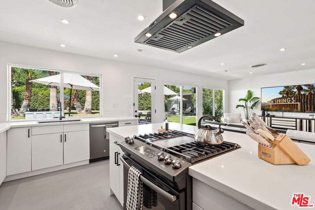 165 S Avenida Elenora