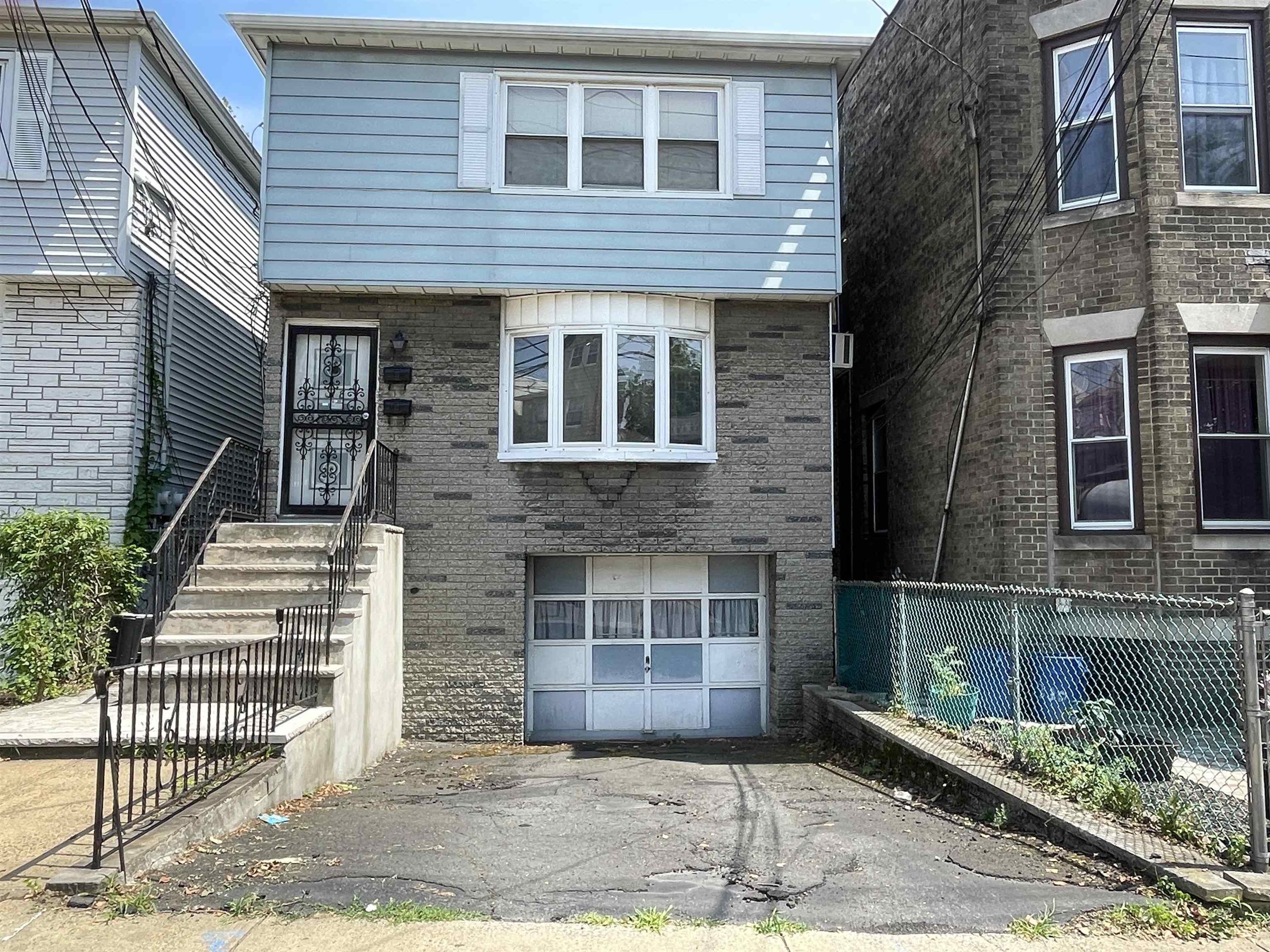 318 ARLINGTON AVE