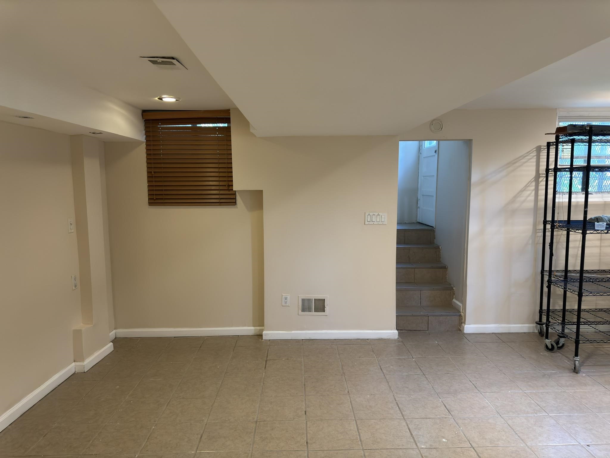 12 GIFFORD AVE