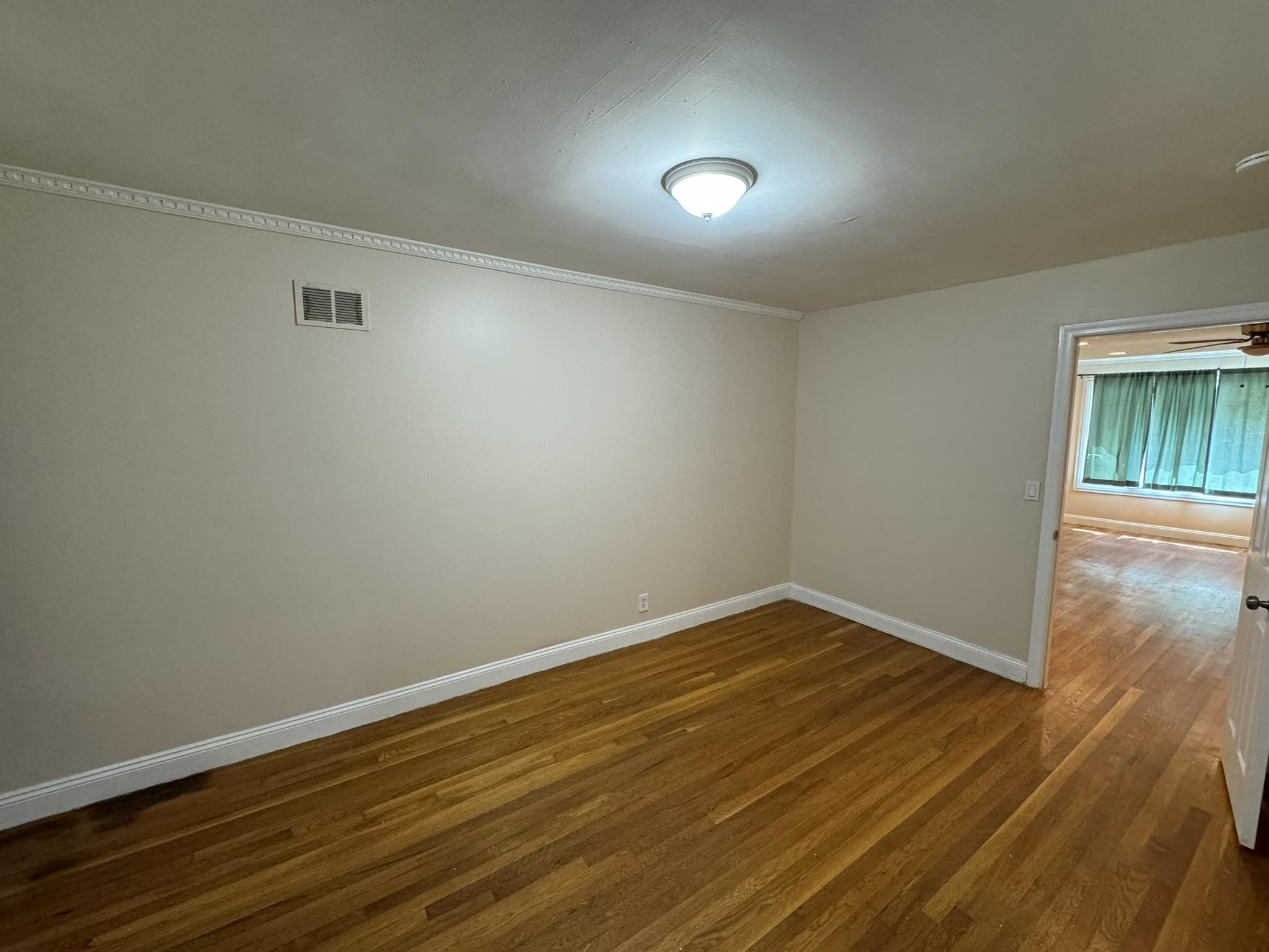12 GIFFORD AVE