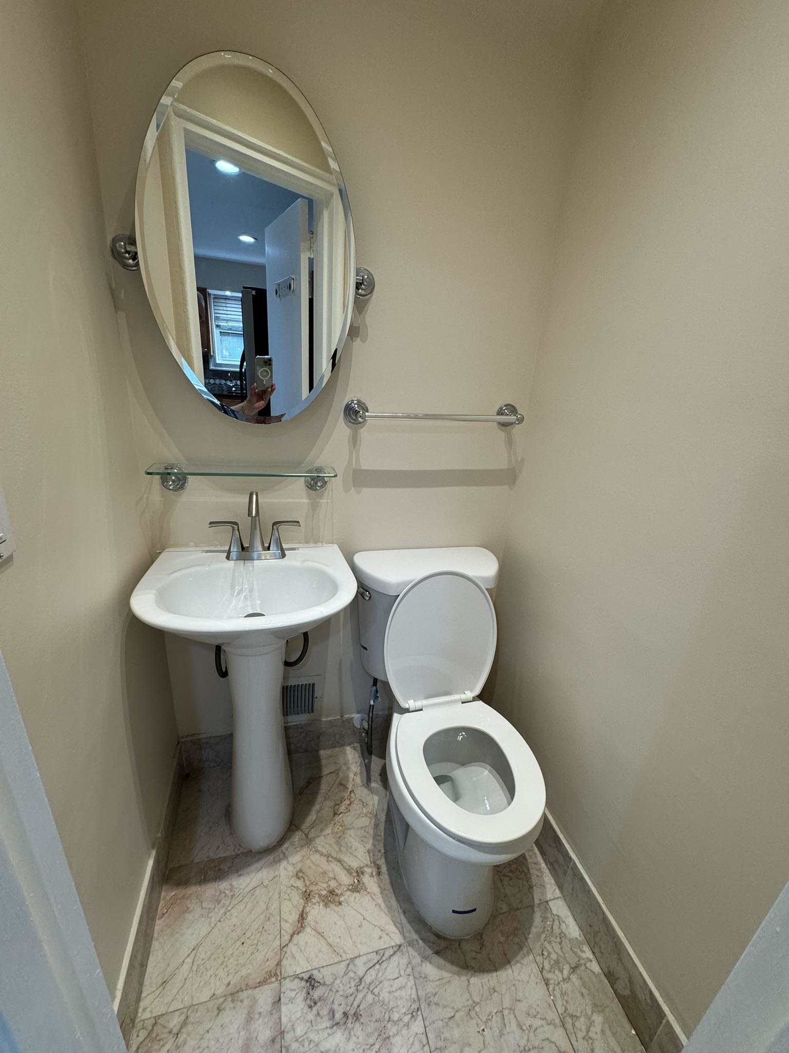 12 GIFFORD AVE