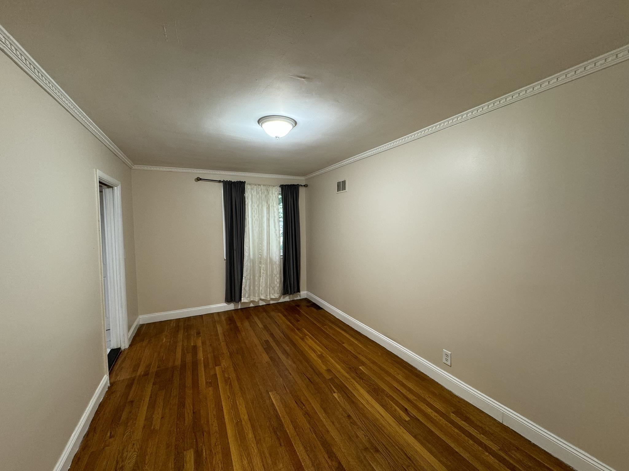 12 GIFFORD AVE