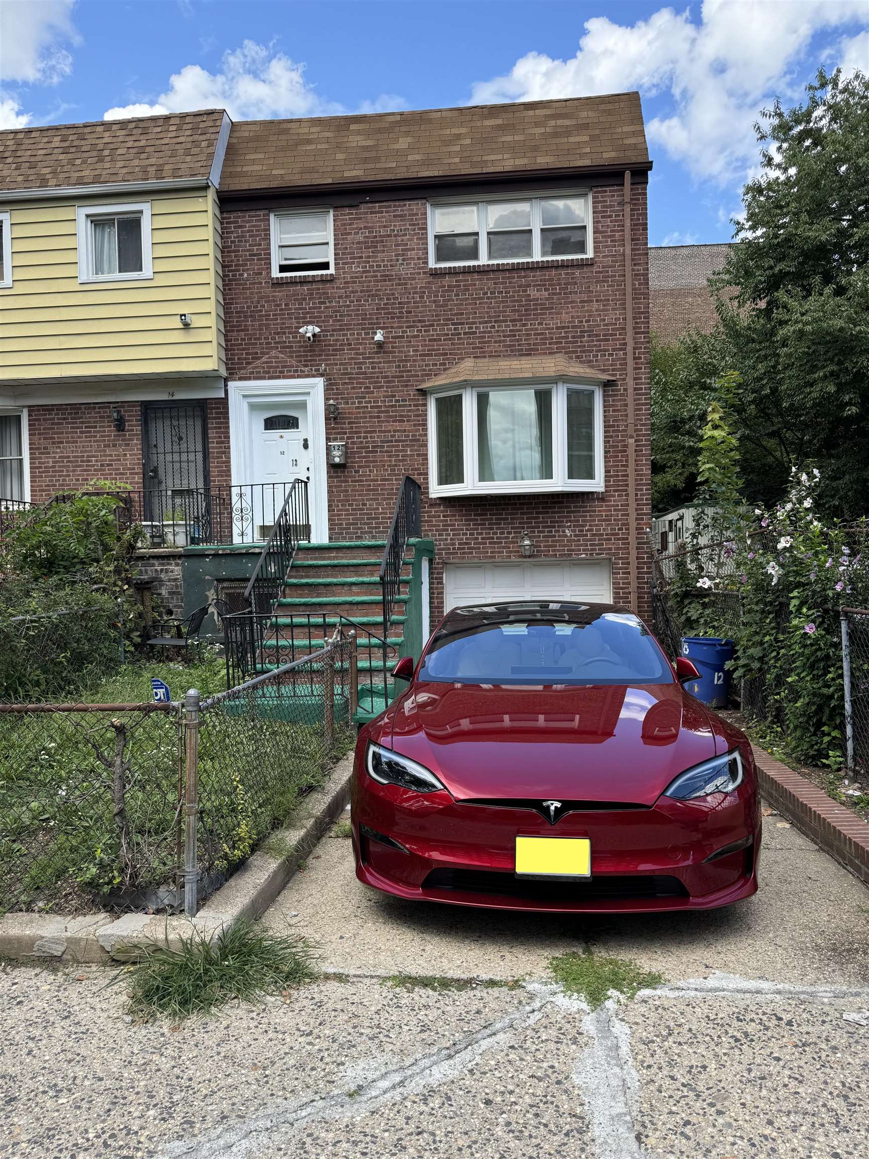 12 GIFFORD AVE