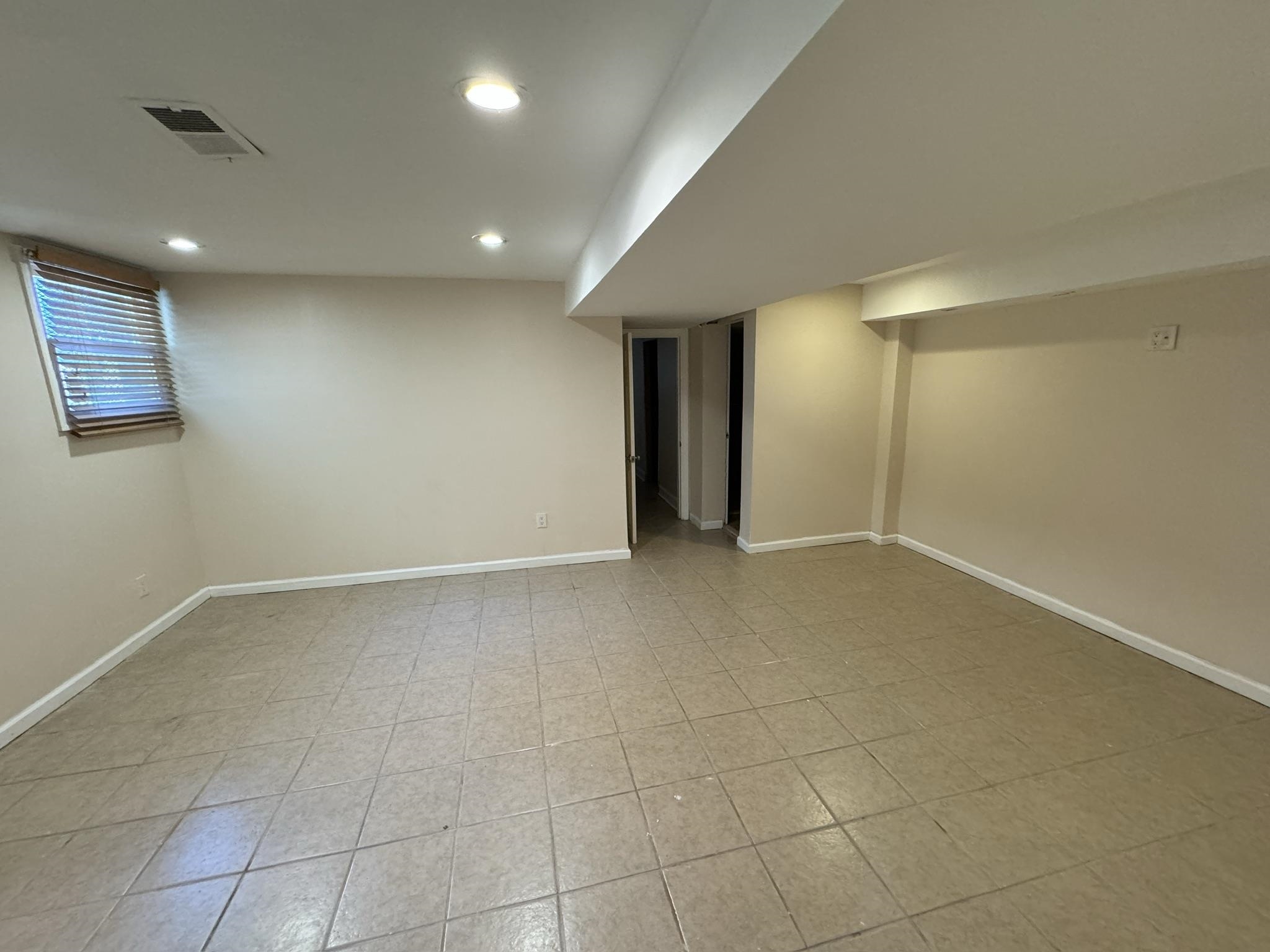 12 GIFFORD AVE