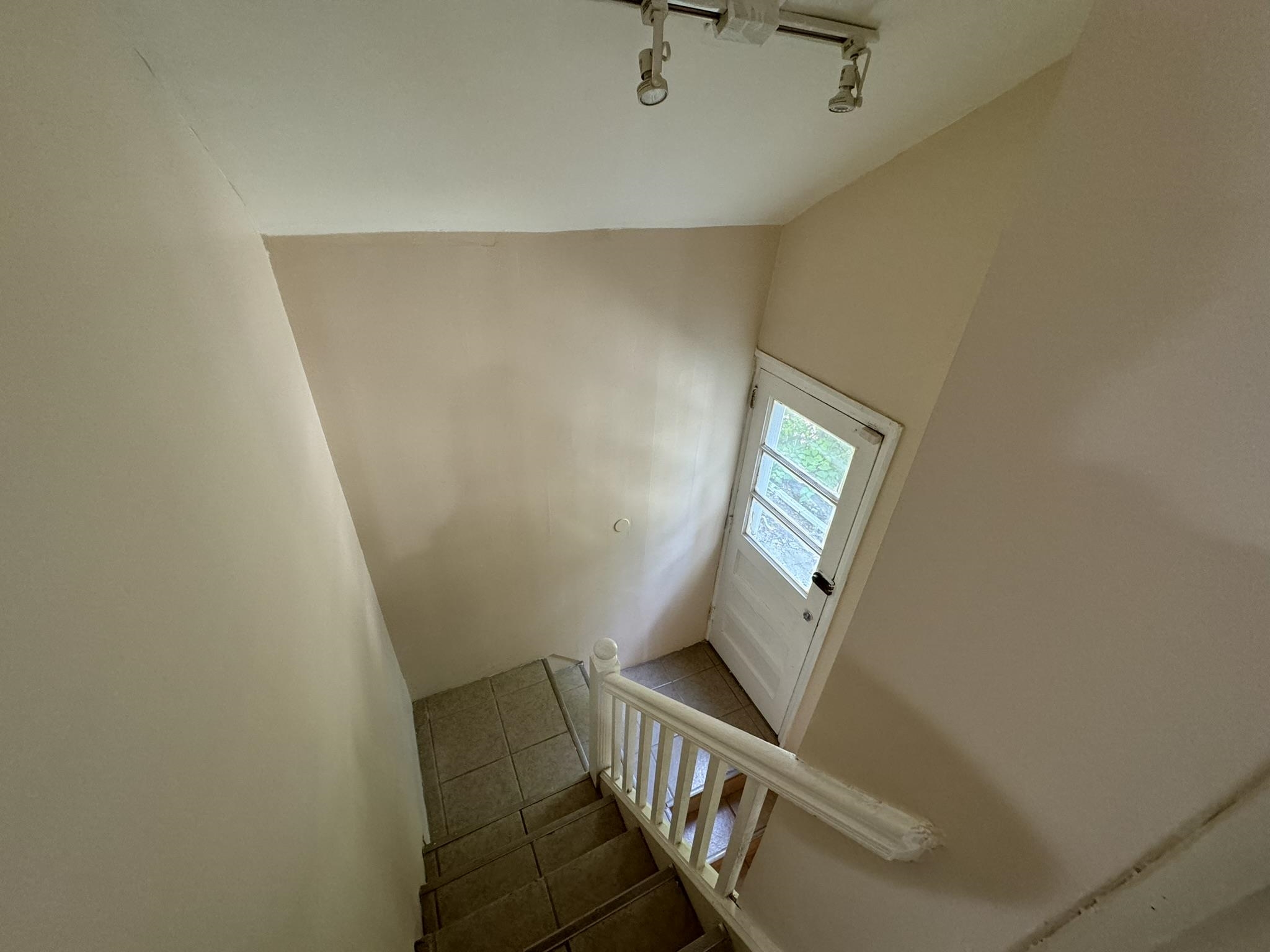 12 GIFFORD AVE