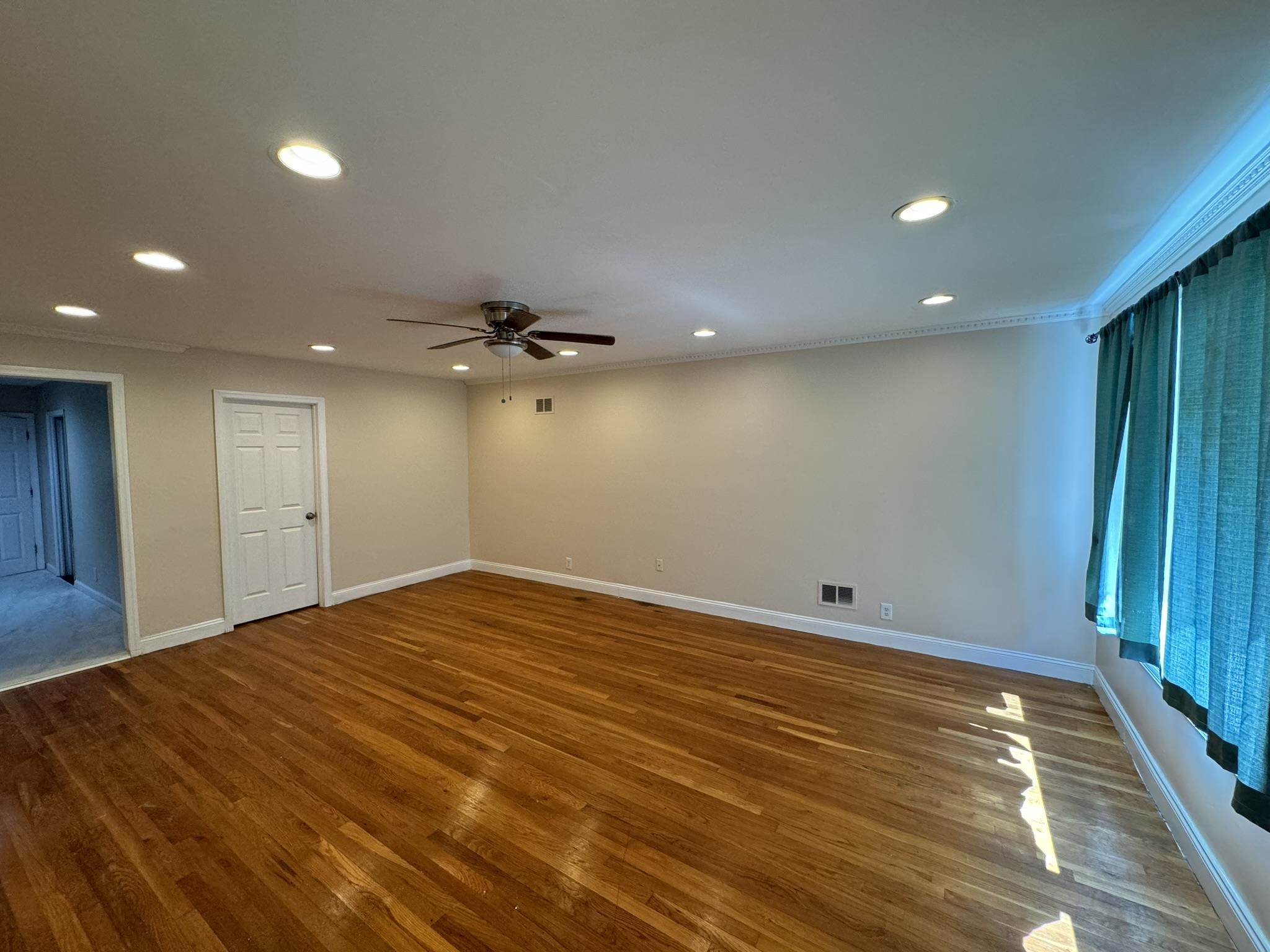 12 GIFFORD AVE