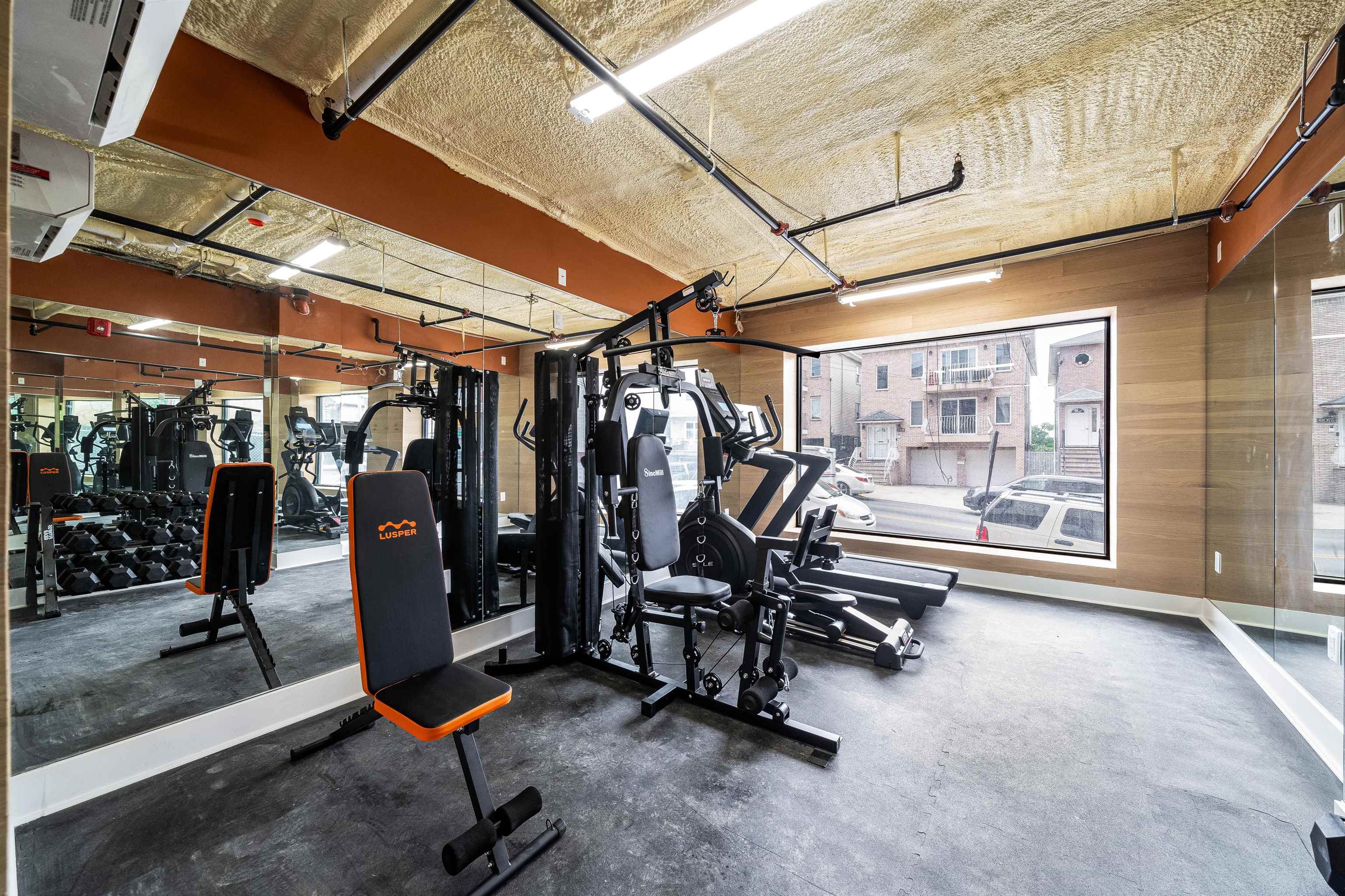 649 38TH ST Unit: 208