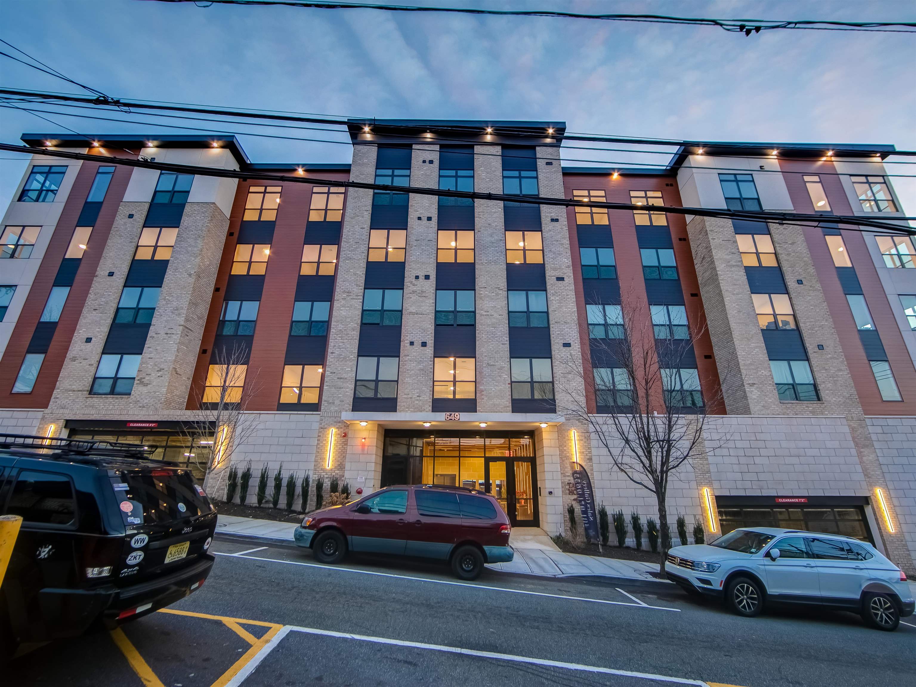 649 38TH ST Unit: 208