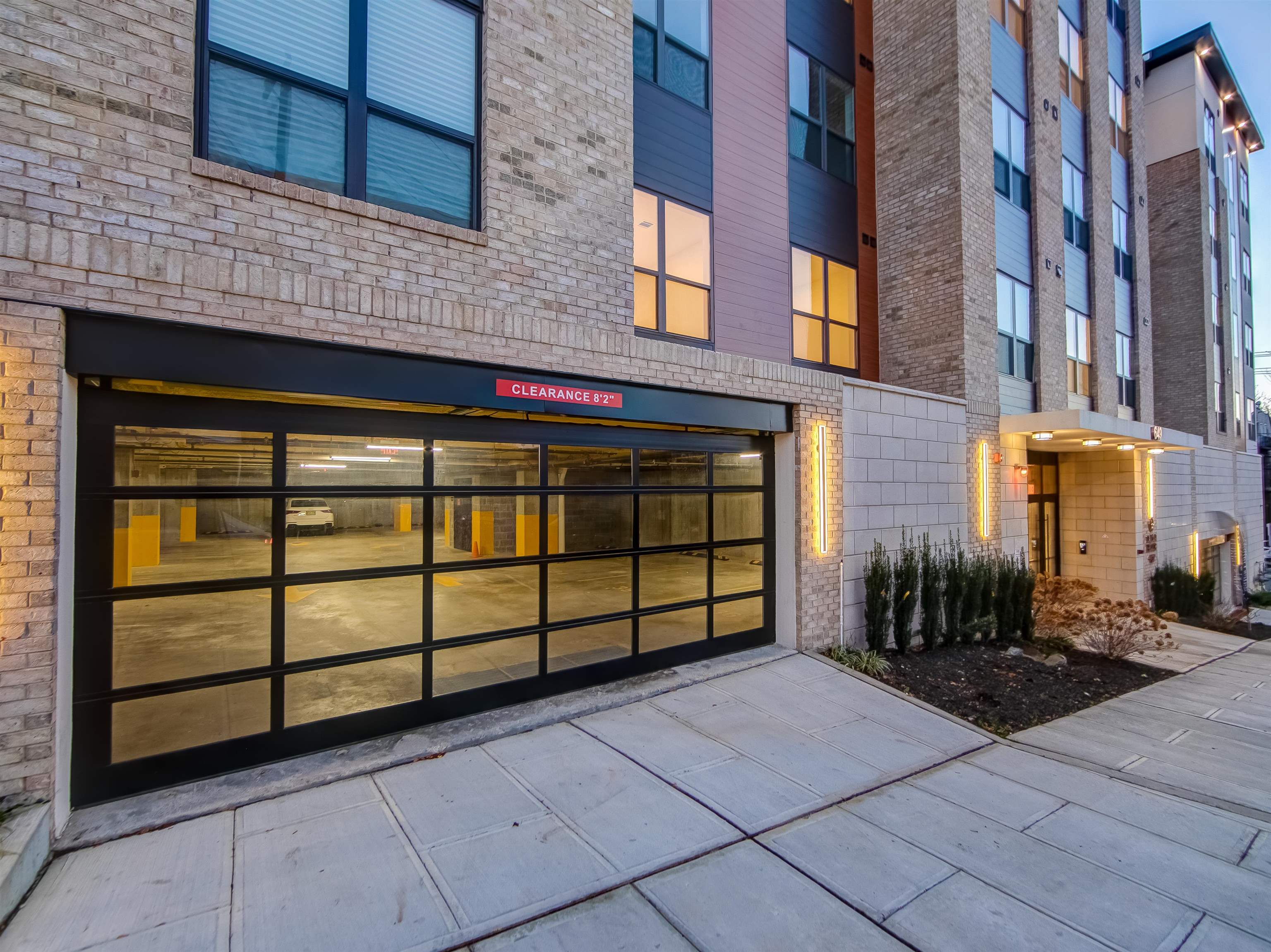 649 38TH ST Unit: 208