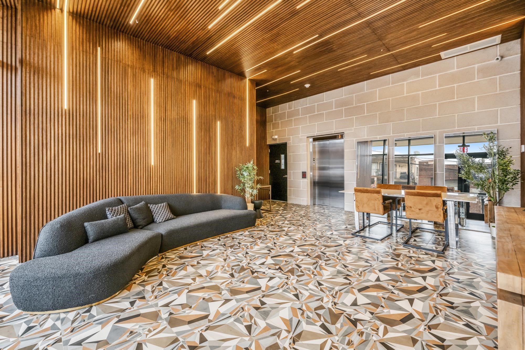 649 38TH ST Unit: 208