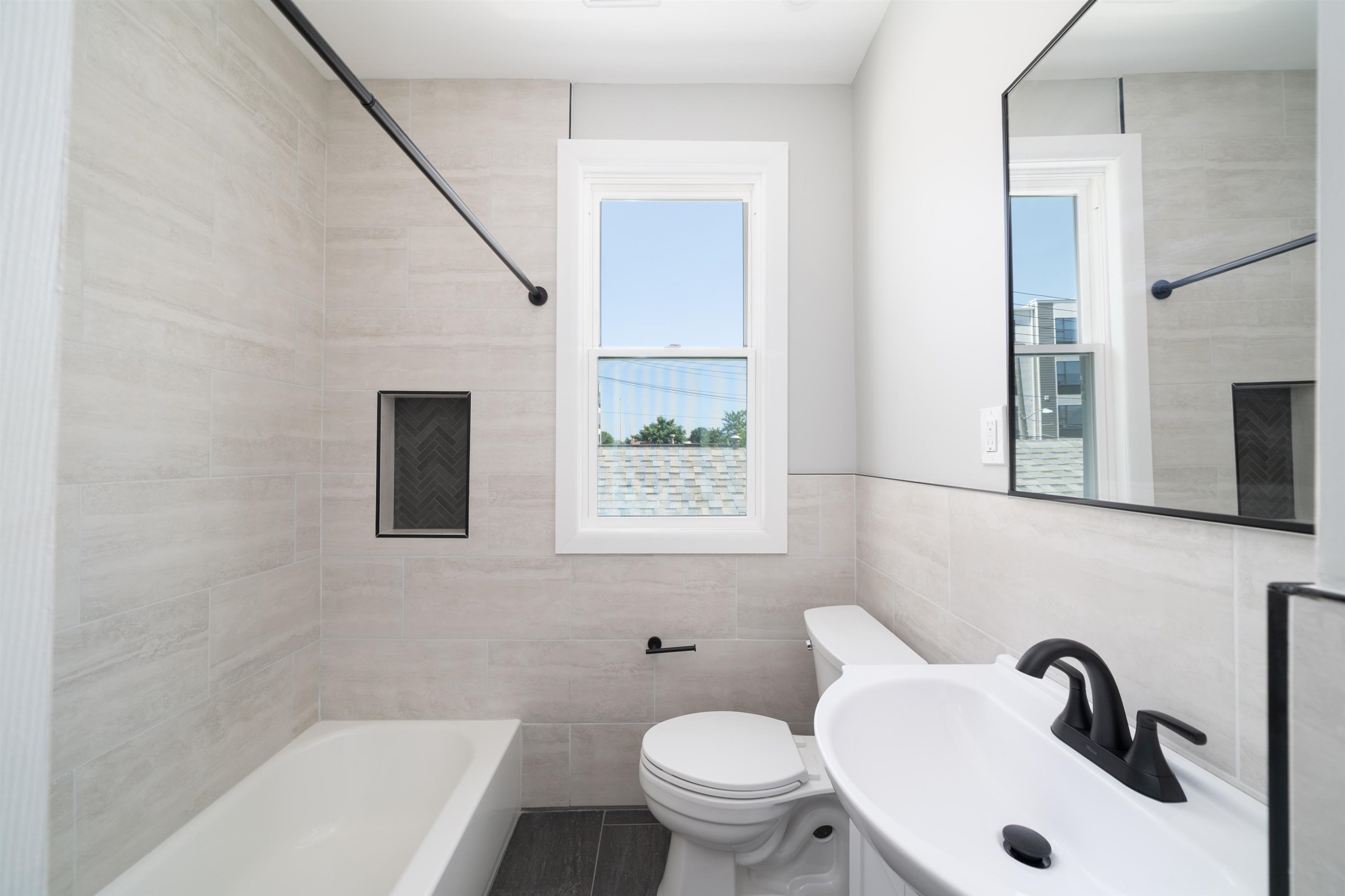 164 HUMPHREY AVE Unit: 2