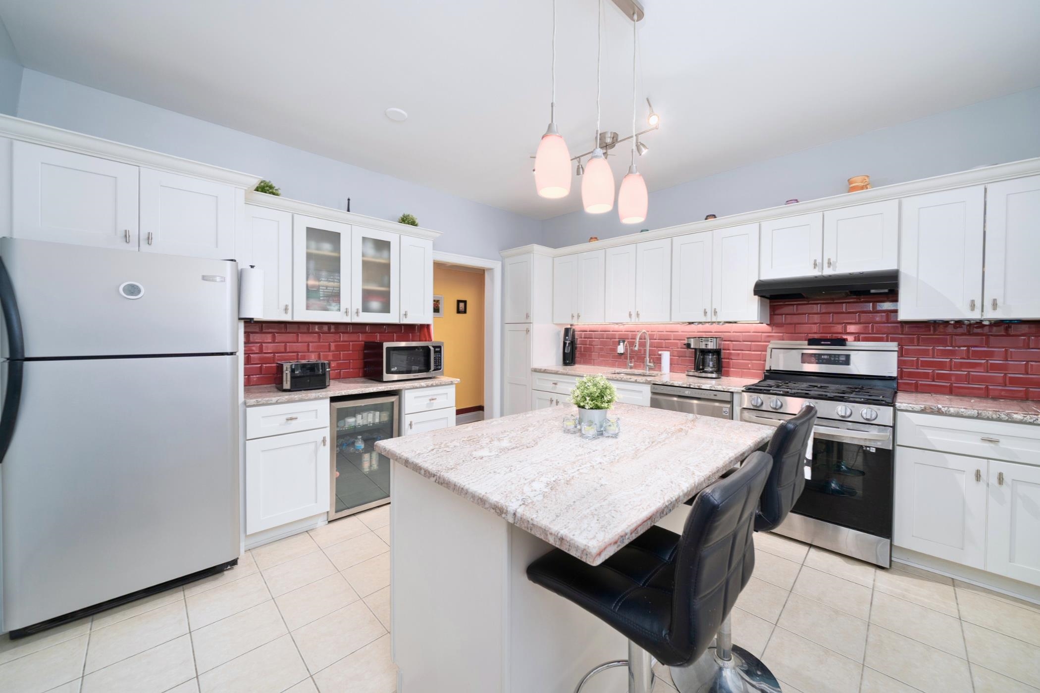 107 KENSINGTON AVE Unit: 203-A