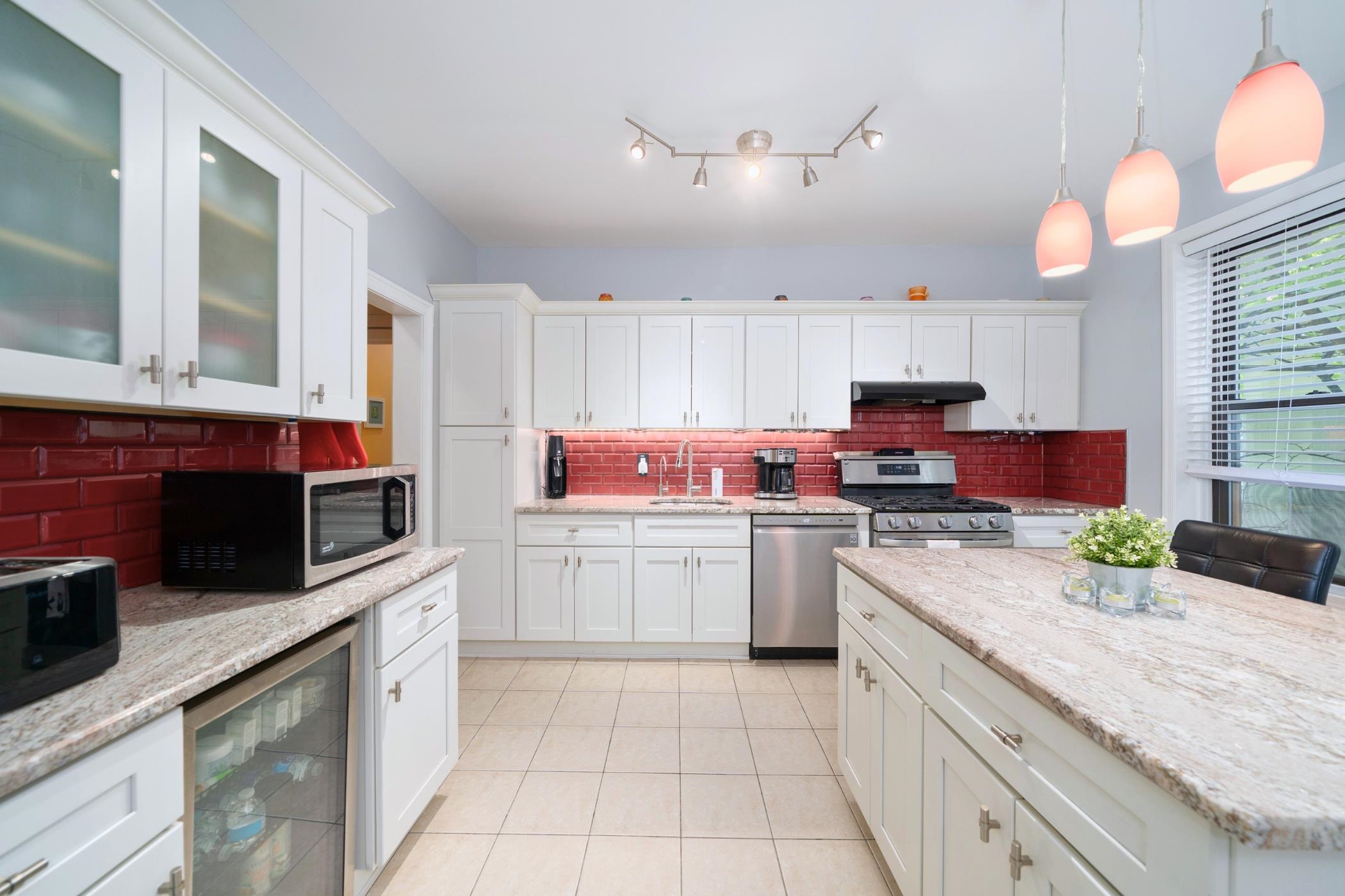 107 KENSINGTON AVE Unit: 203-A