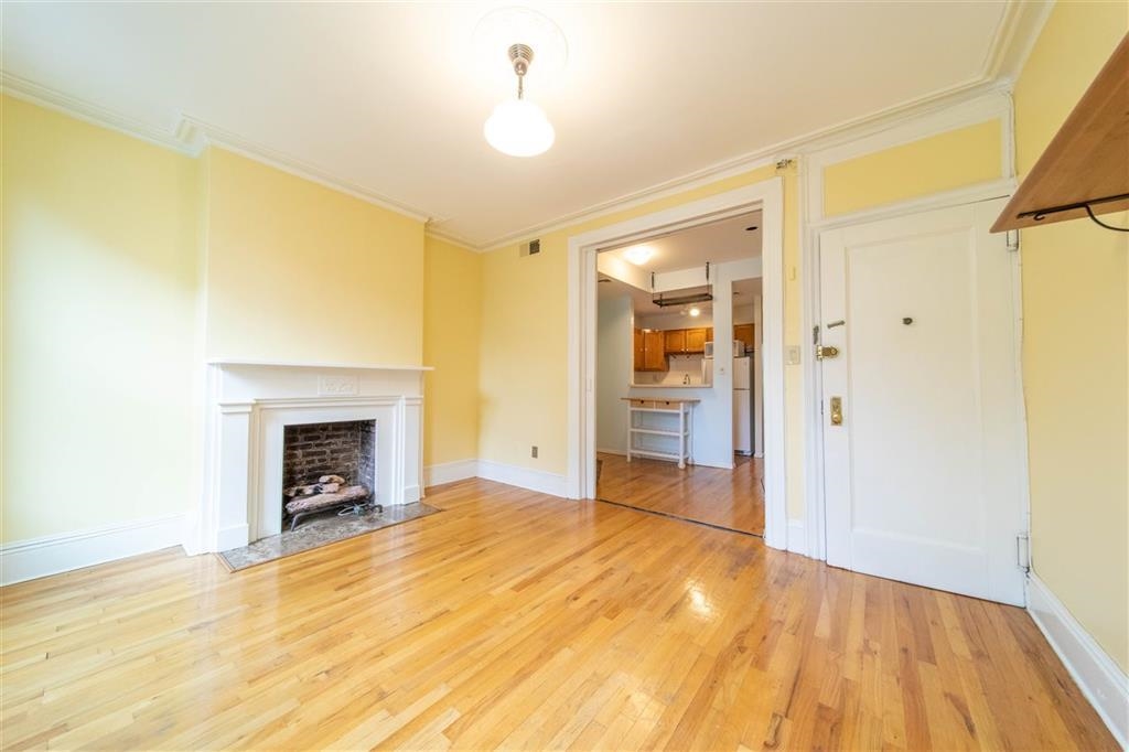 264 3RD ST Unit: 2L