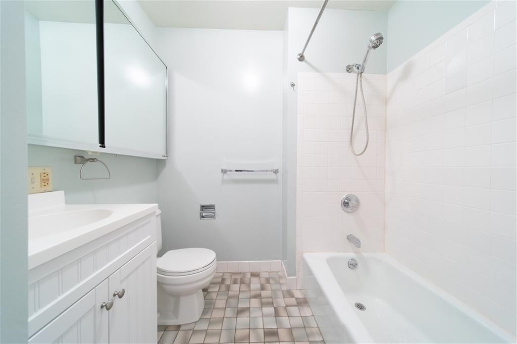 264 3RD ST Unit: 2L