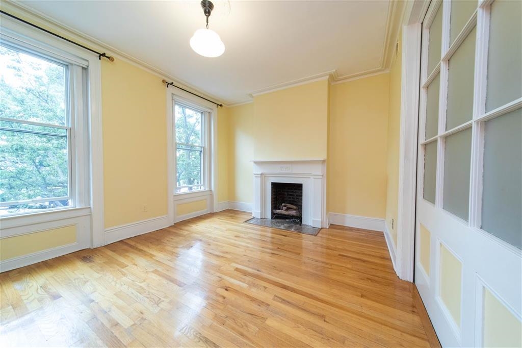 264 3RD ST Unit: 2L