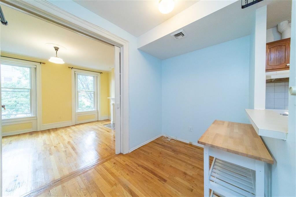 264 3RD ST Unit: 2L