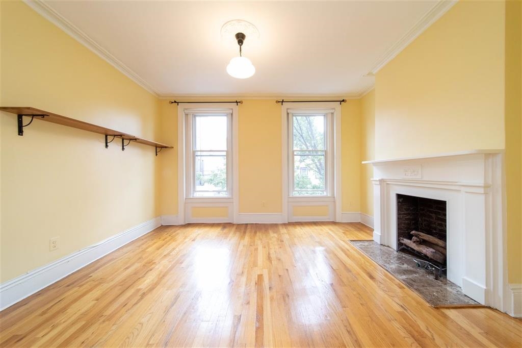 264 3RD ST Unit: 2L