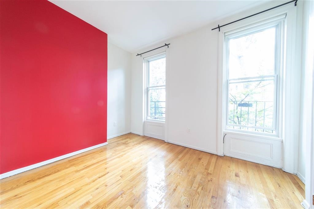 264 3RD ST Unit: 2L