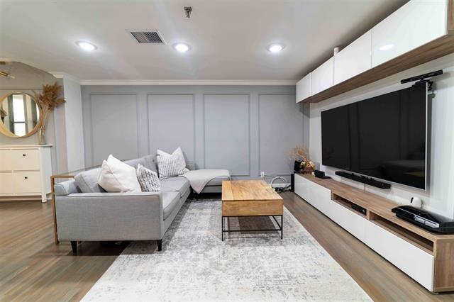 227 CHRISTOPHER COLUMBUS DR Unit: 130B