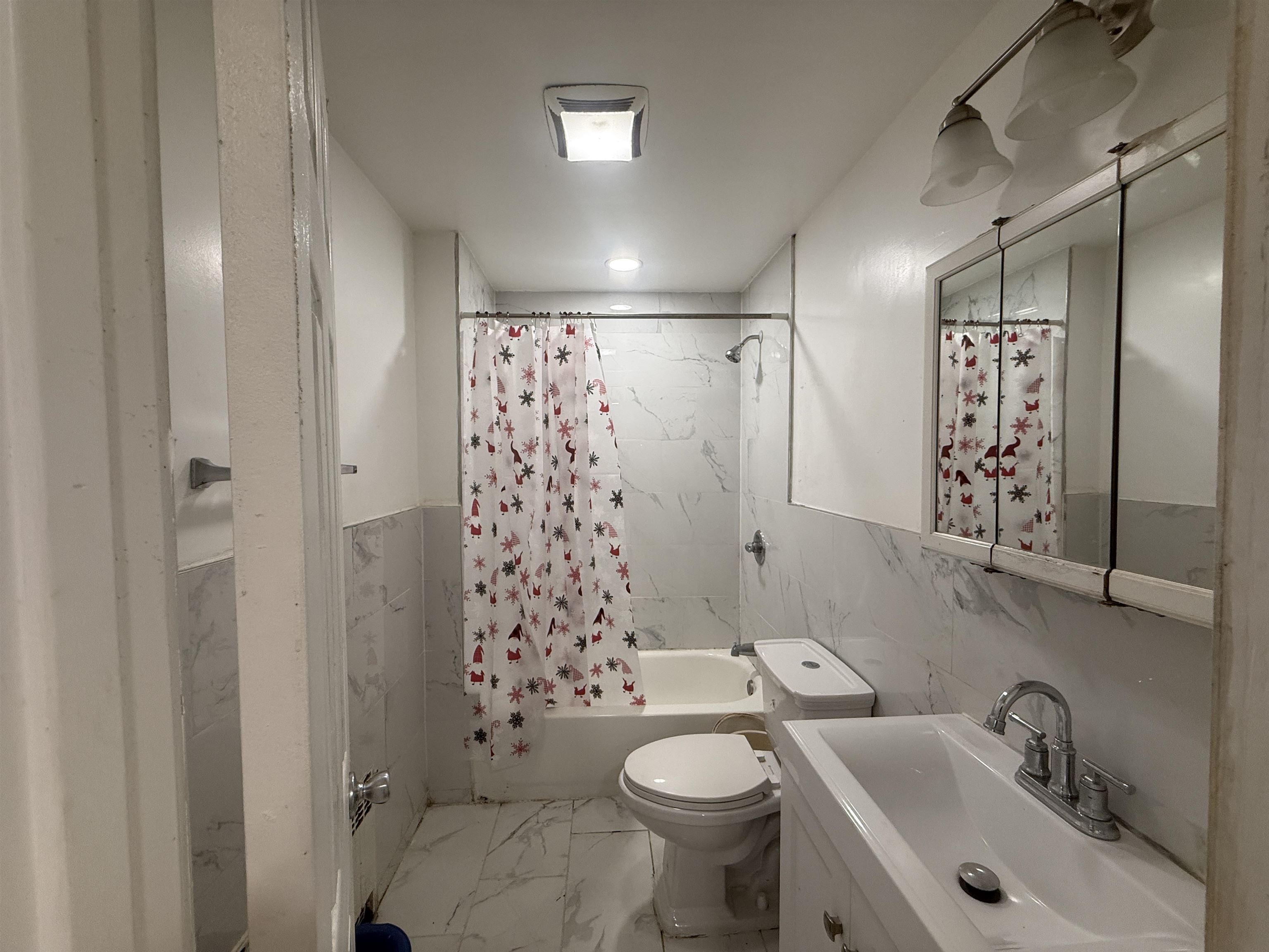 135a GRACE ST Unit: 2a