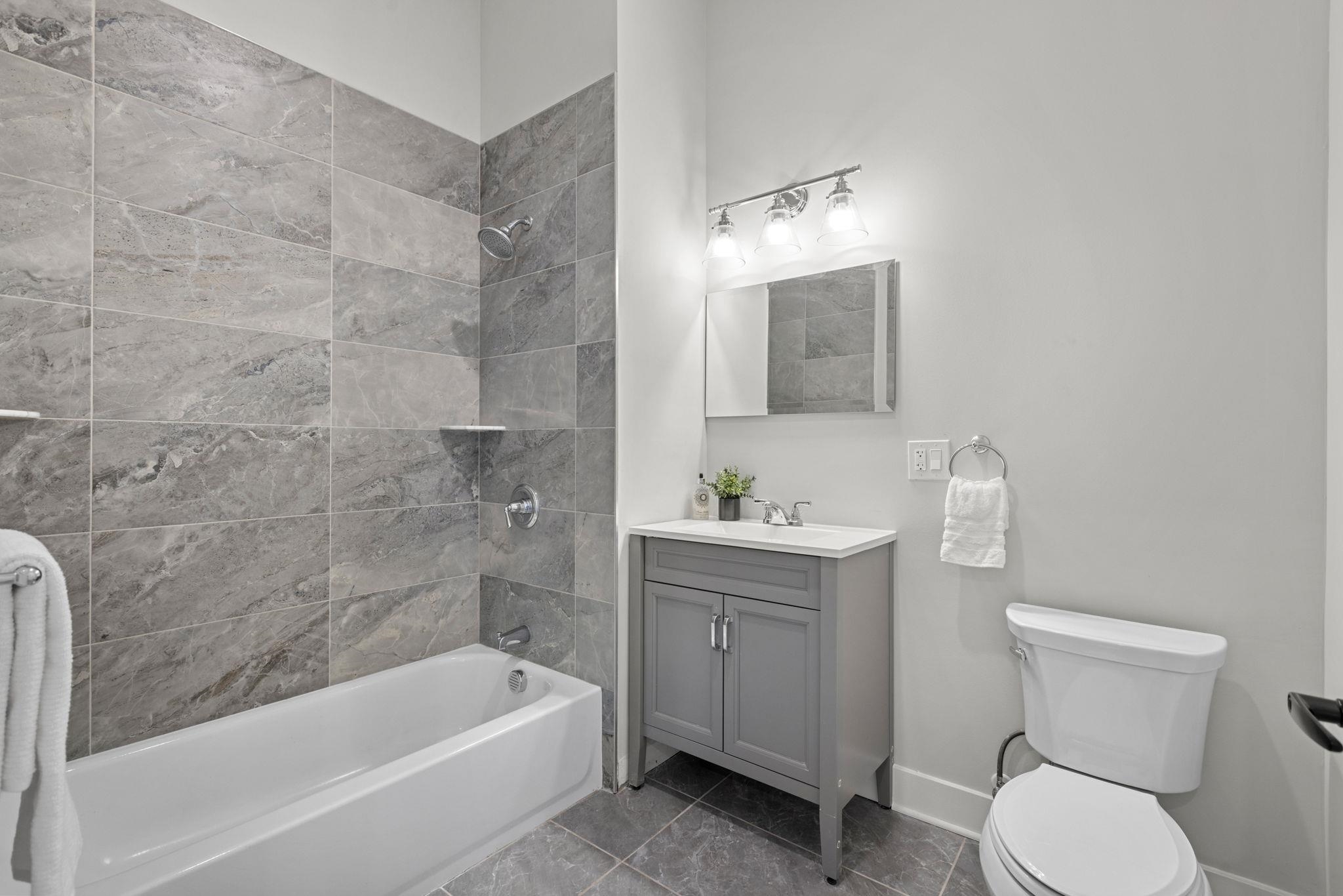 519 54TH ST Unit: 2B