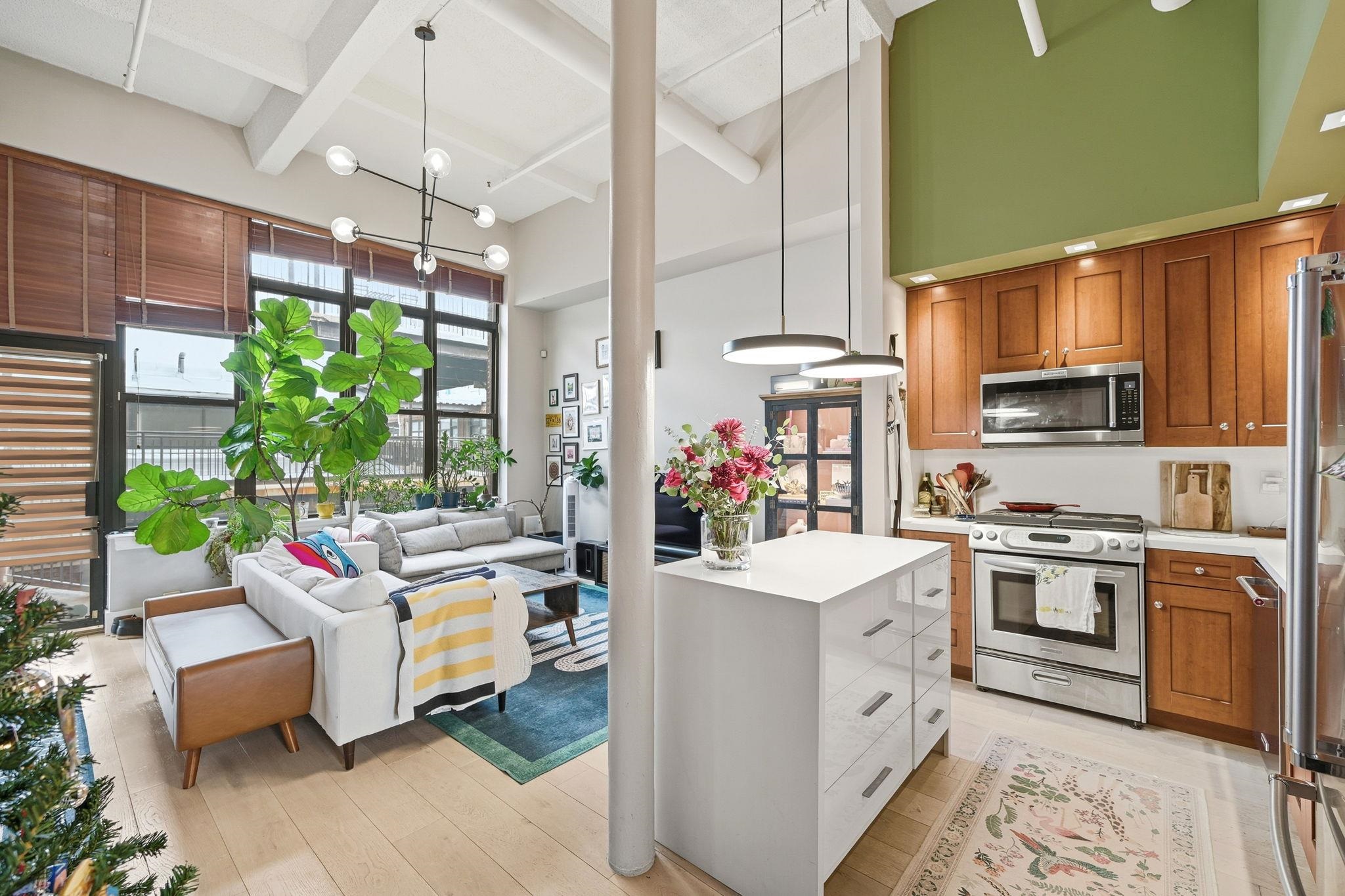 300 COMMUNIPAW AVE Unit: 205