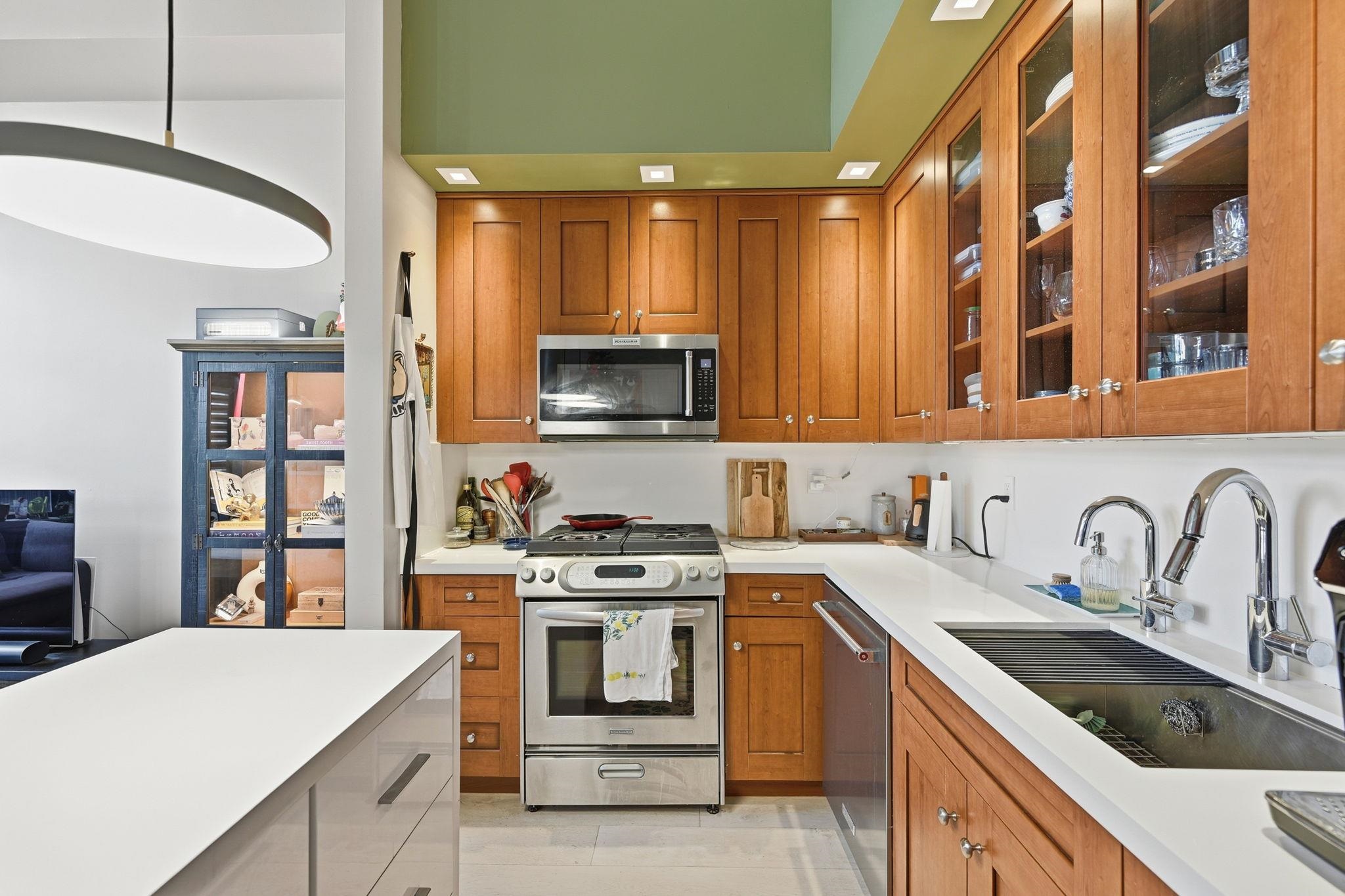 300 COMMUNIPAW AVE Unit: 205