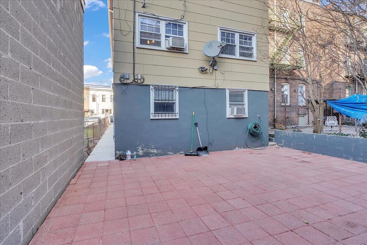 69 HOPKINS AVE