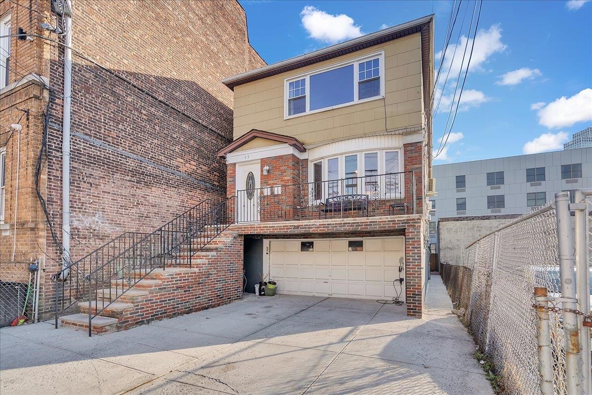 69 HOPKINS AVE
