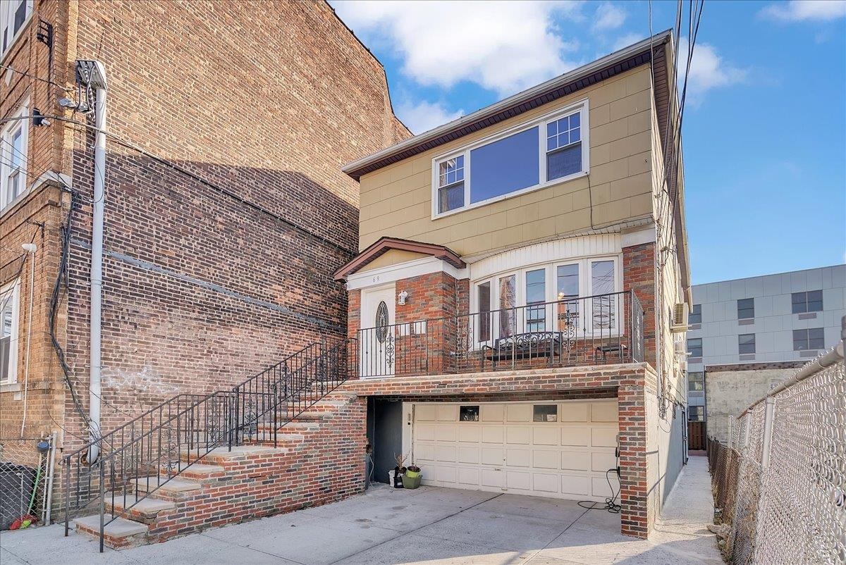 69 HOPKINS AVE
