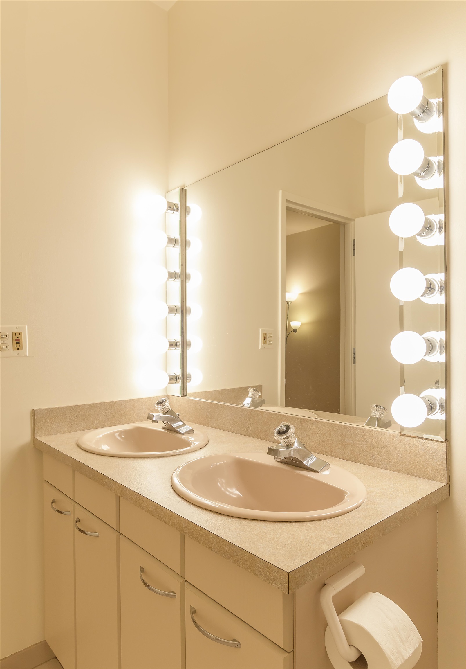 75 LIBERTY AVE Unit: C17
