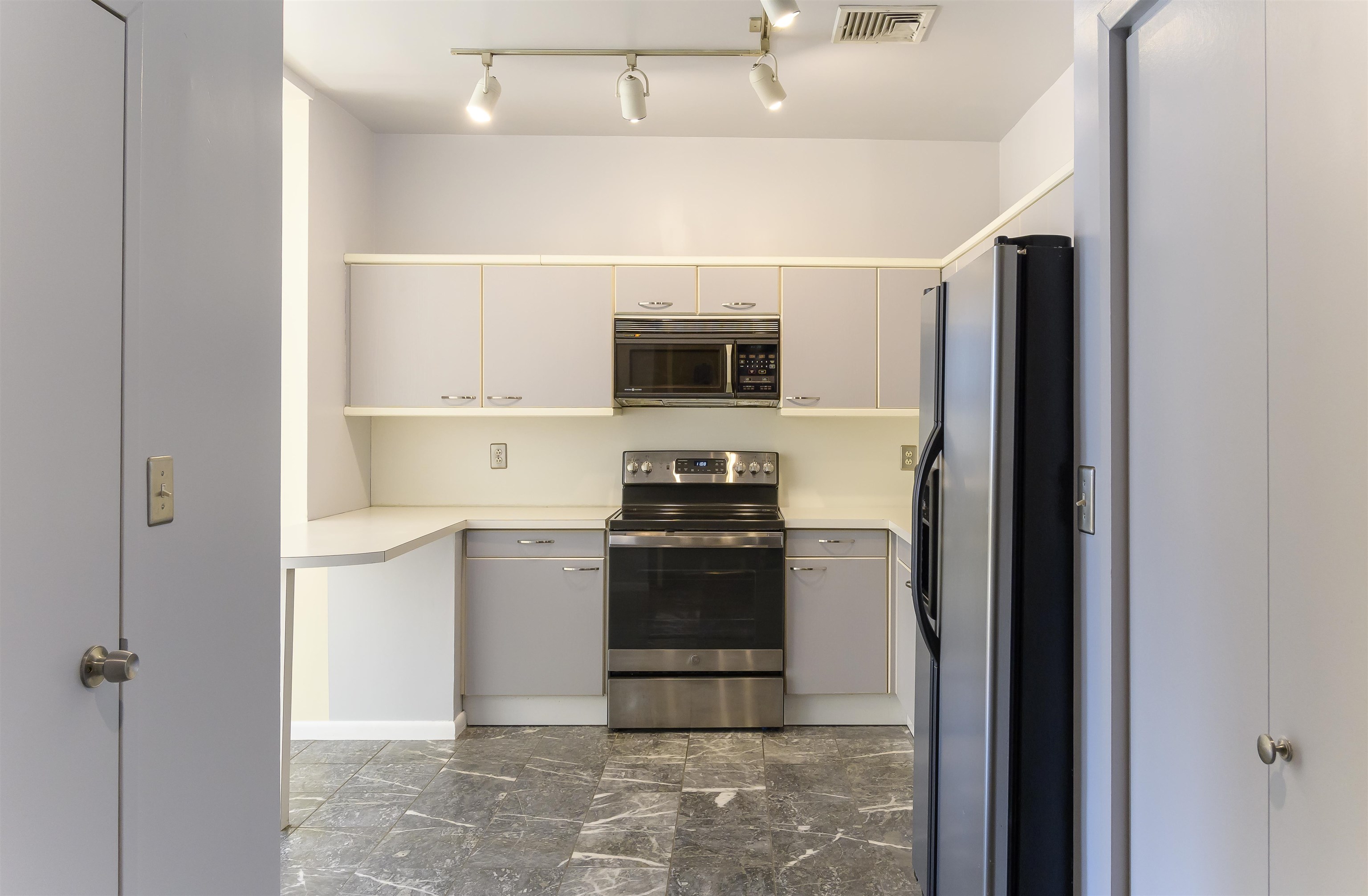 75 LIBERTY AVE Unit: C17