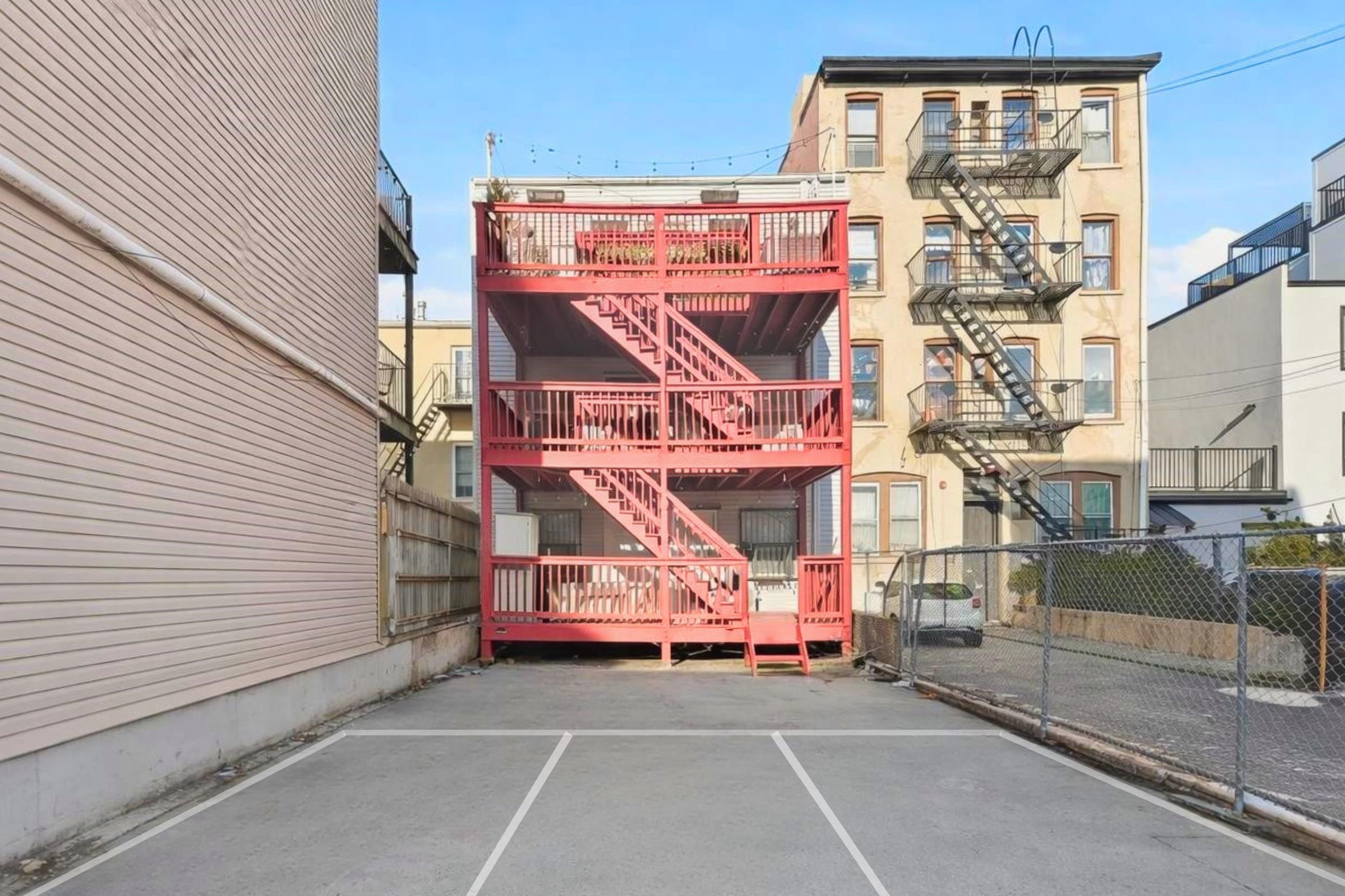 325 5TH ST Unit: 3