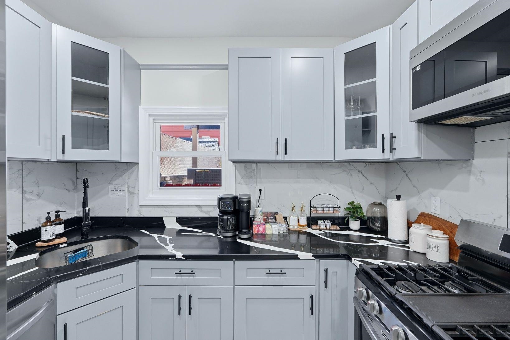 423 5TH ST Unit: 1