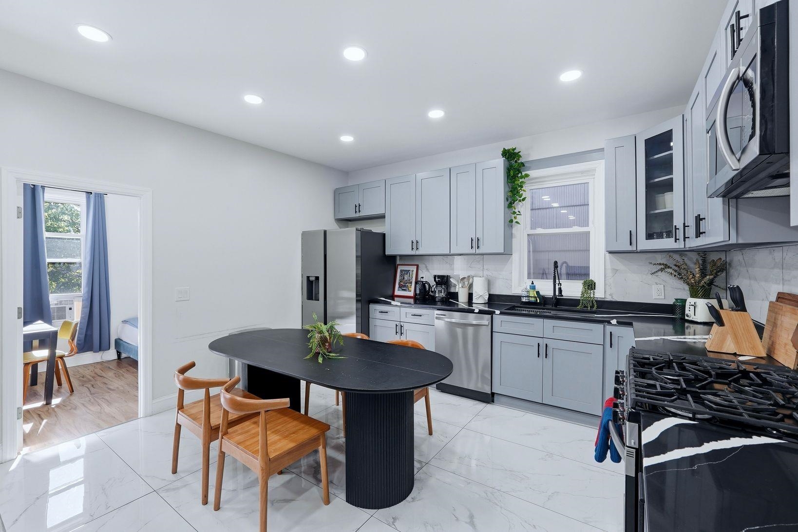 423 5TH ST Unit: 2