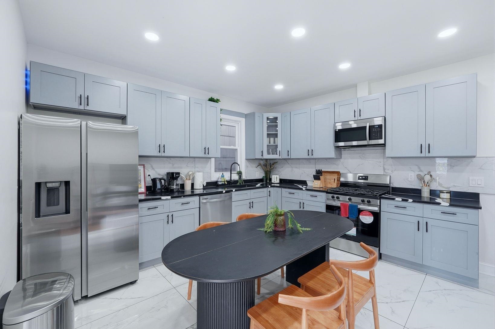 423 5TH ST Unit: 2