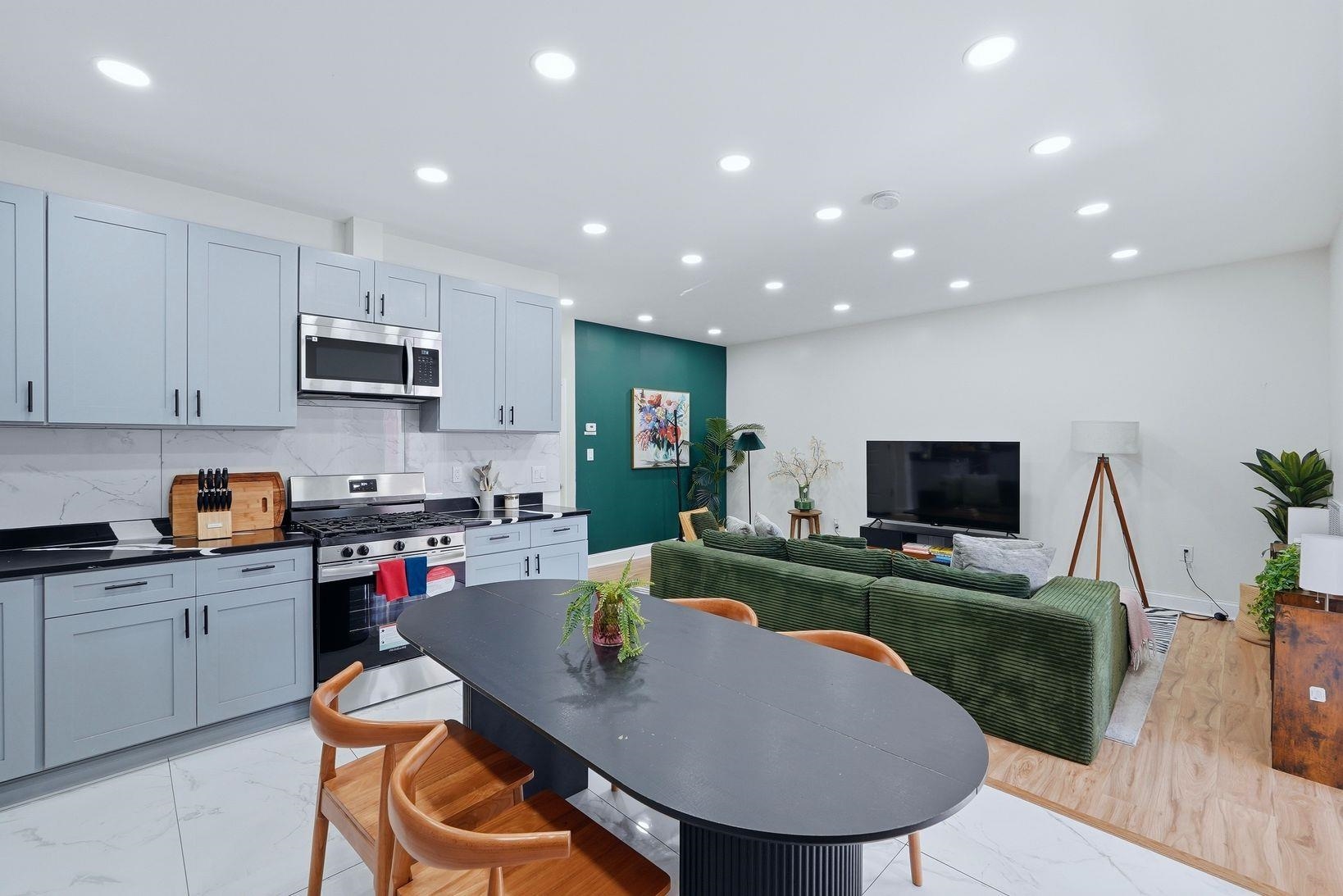 423 5TH ST Unit: 2