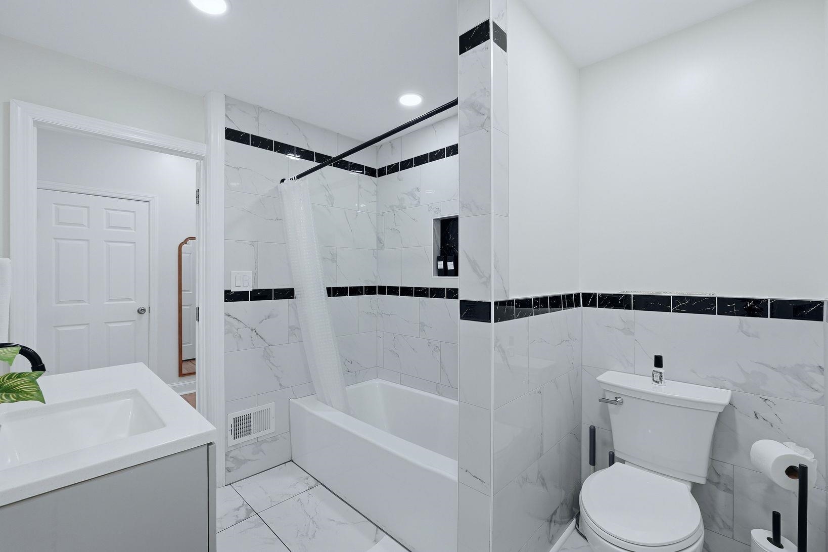 423 5TH ST Unit: 2