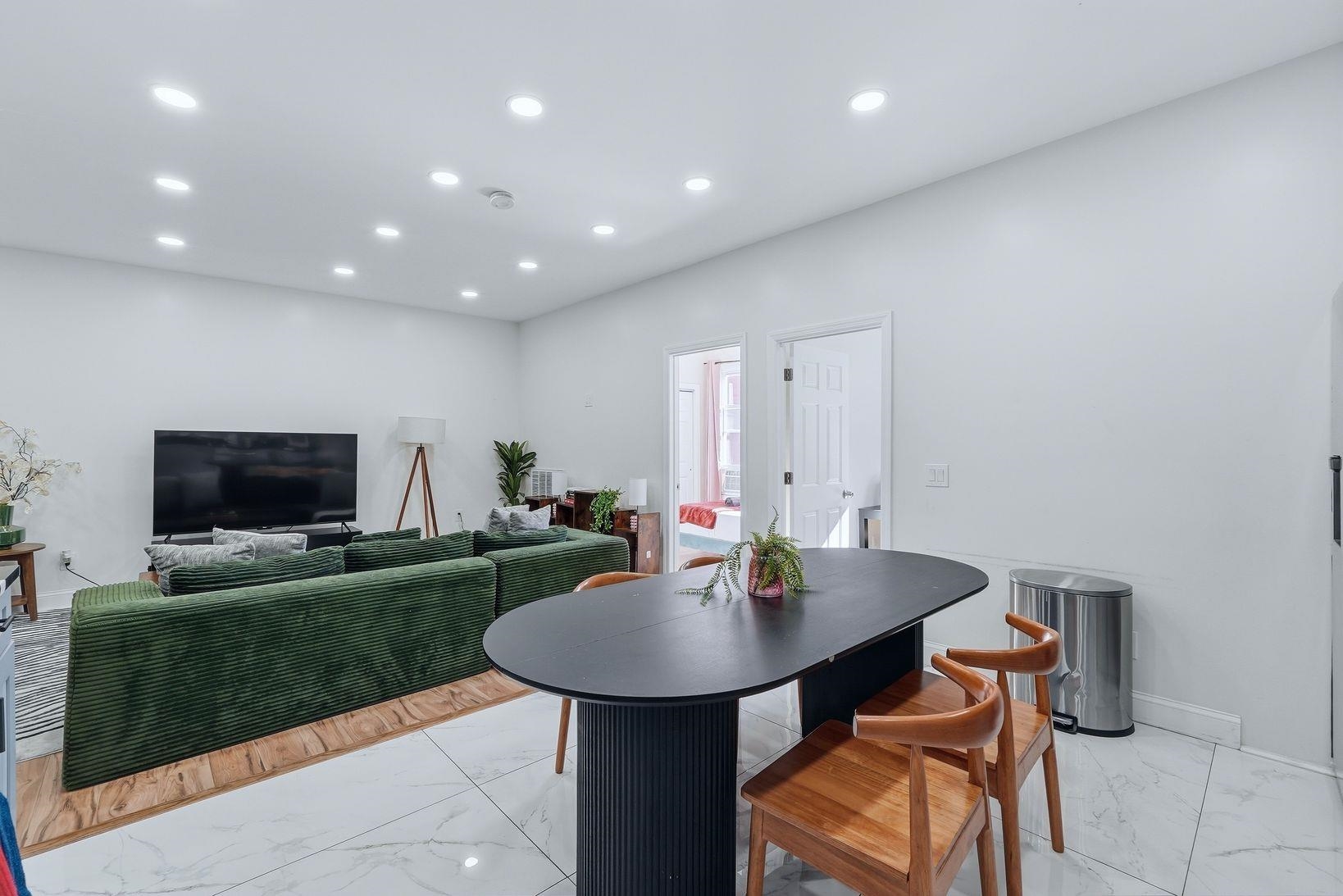 423 5TH ST Unit: 2