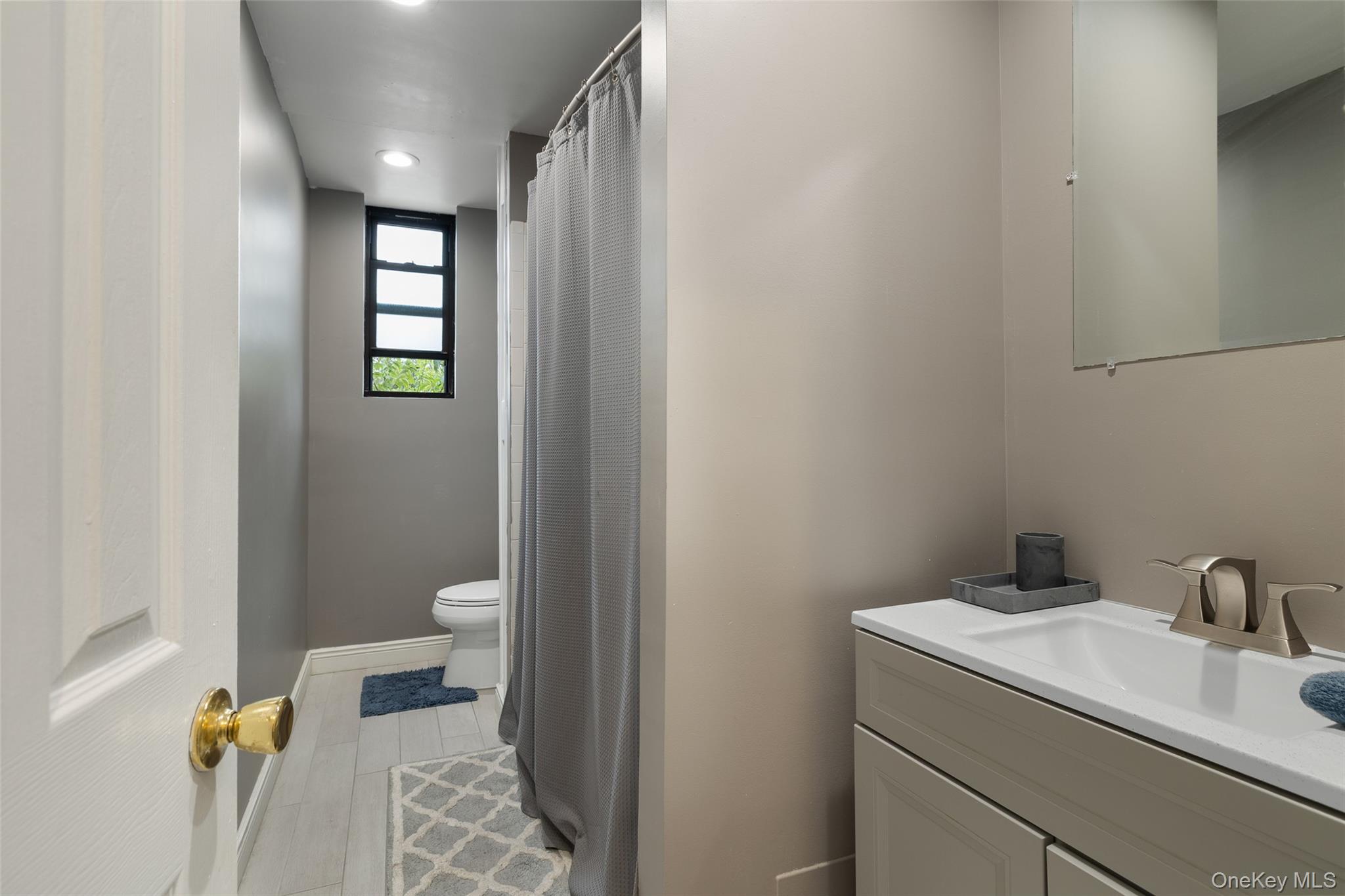 12 Hempstead Avenue Unit: 2