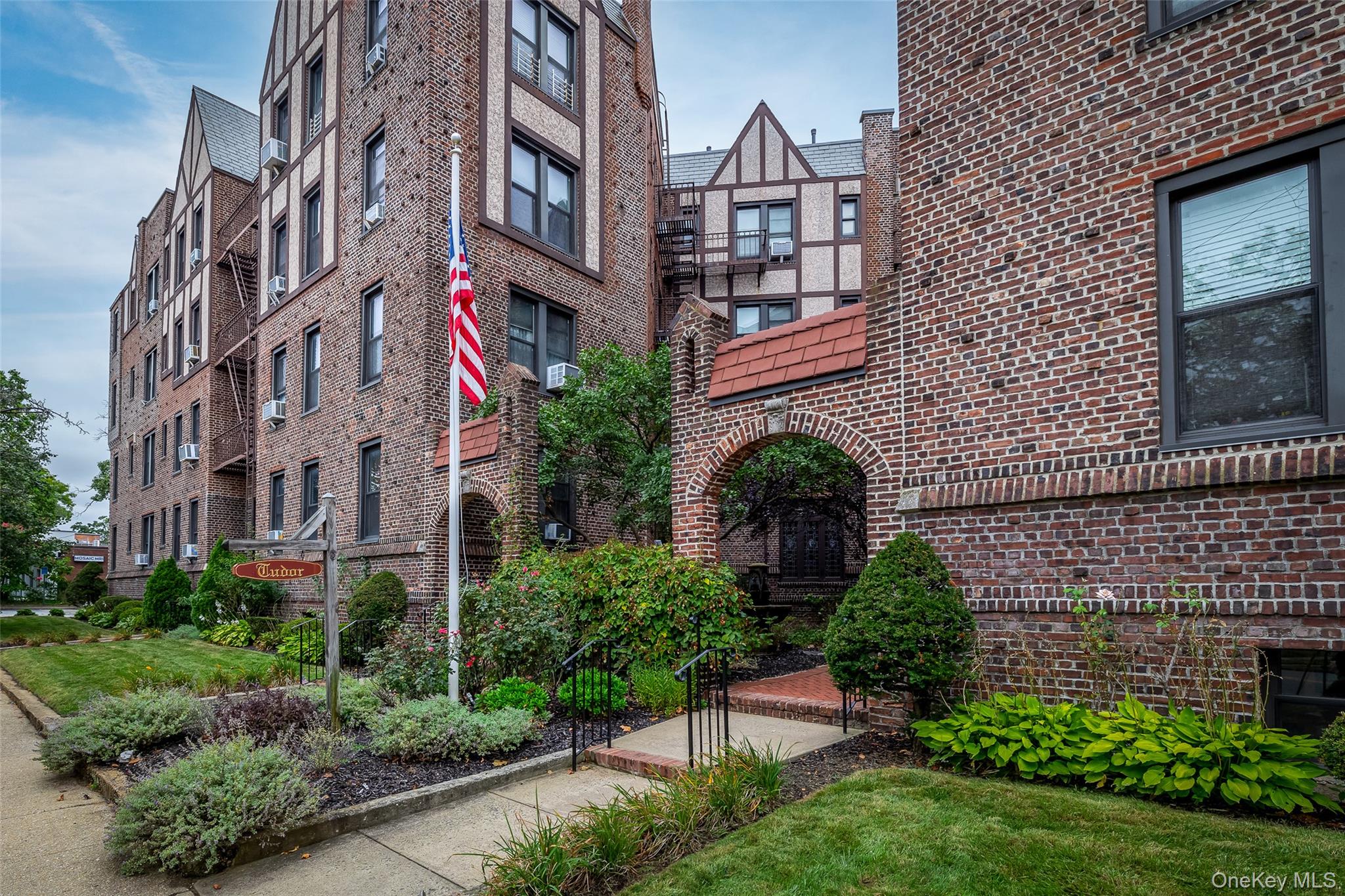 12 Hempstead Avenue Unit: 2