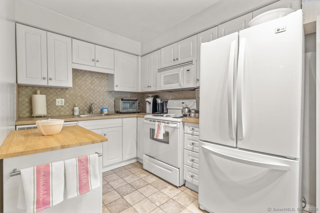 279 Bridge Street APT 2