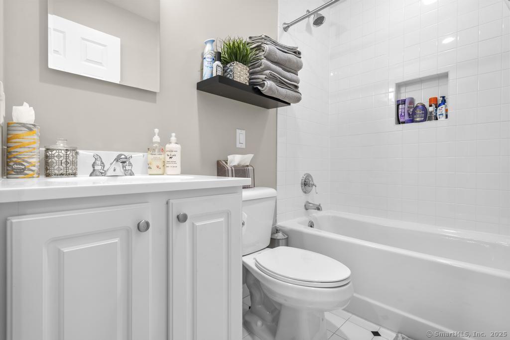 160 Glenbrook Road 6C