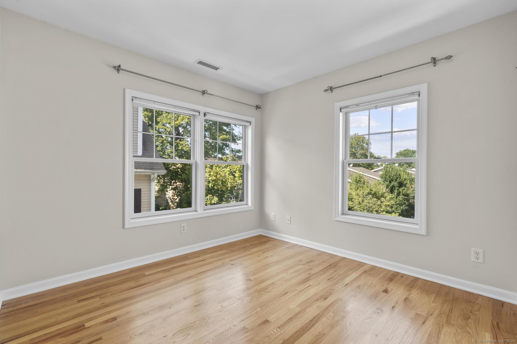 160 Glenbrook Road 4D