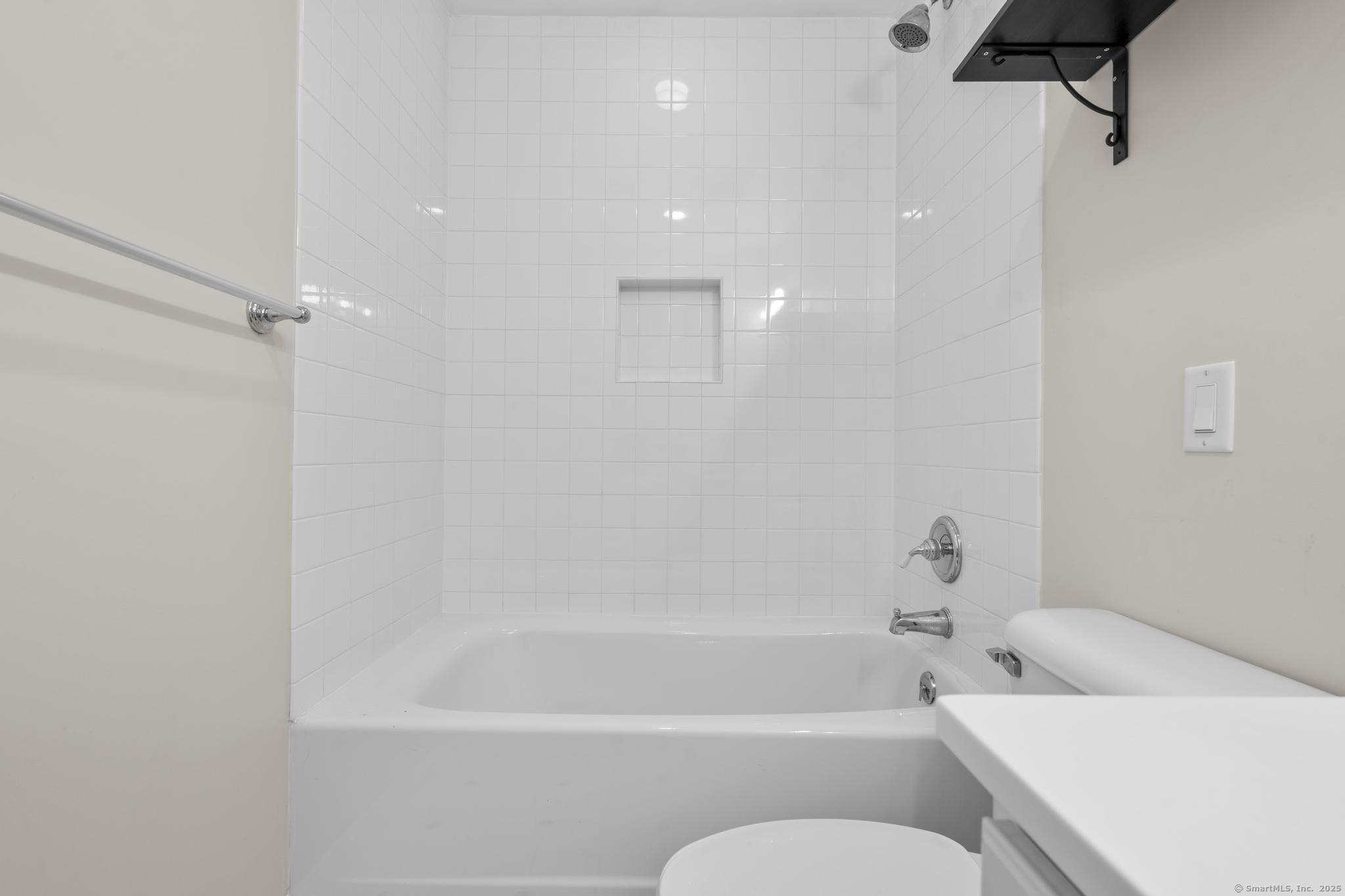 160 Glenbrook Road 4D