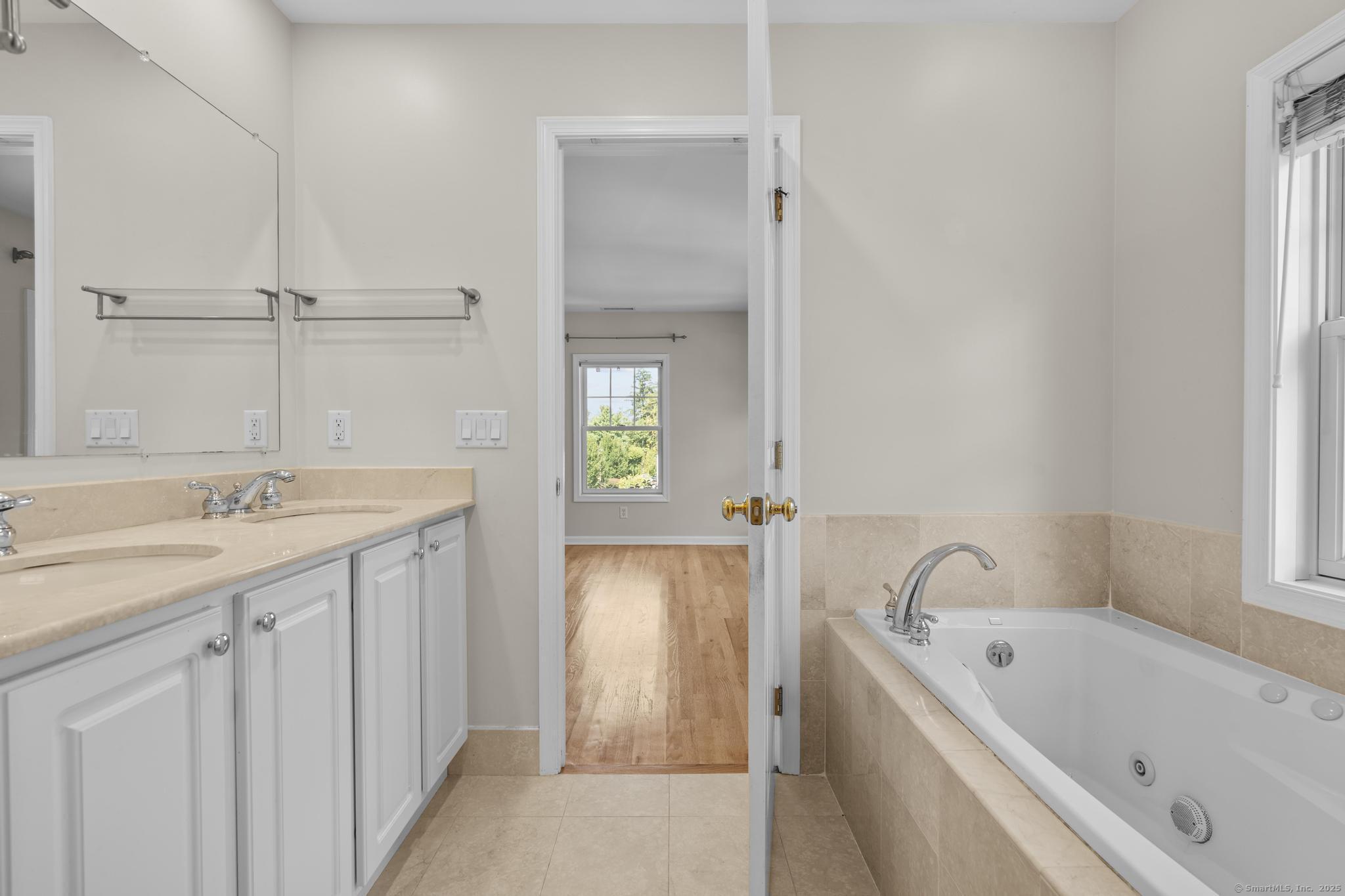 160 Glenbrook Road 4D