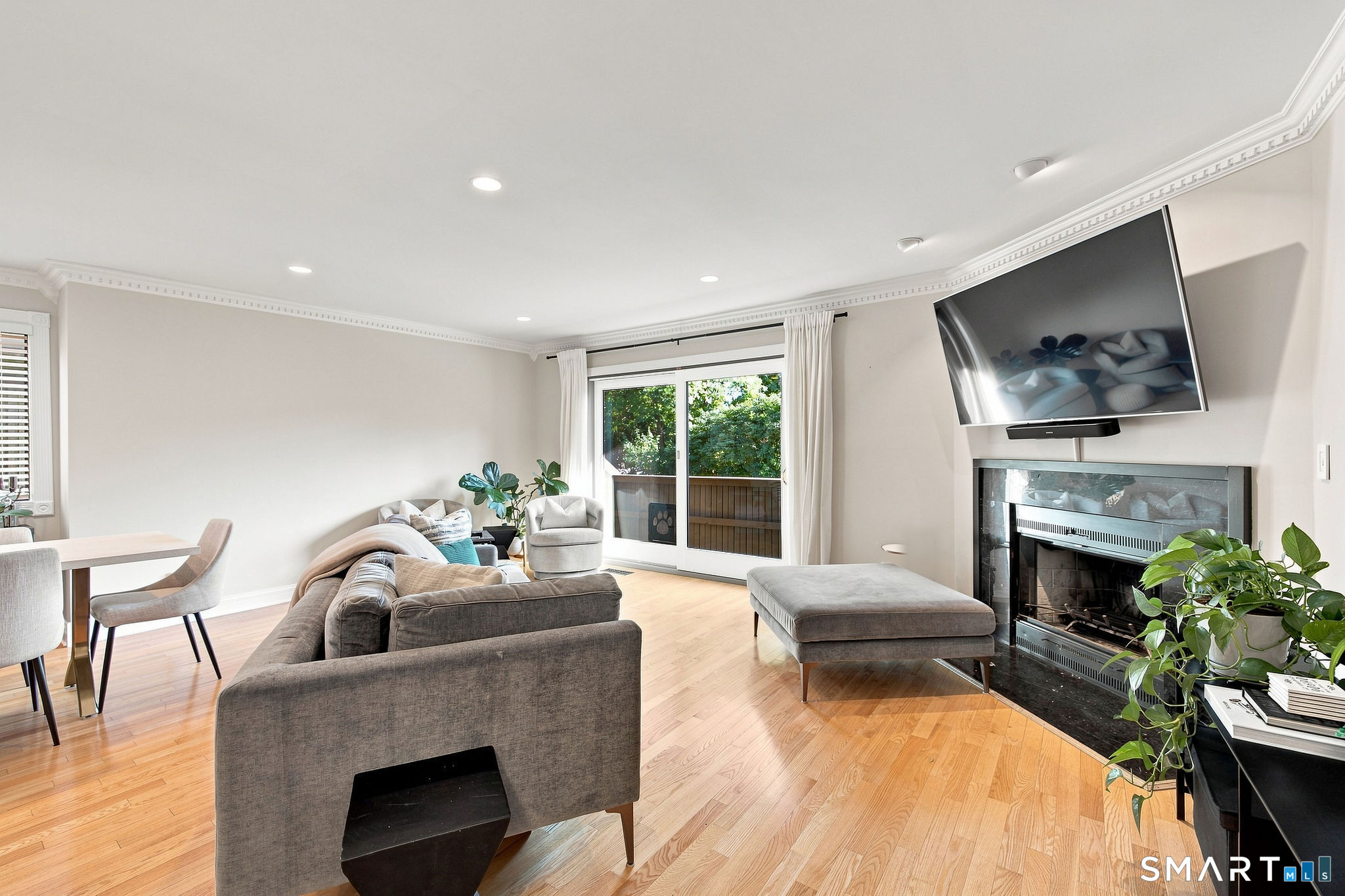 455 Hope Street Unit: 1E