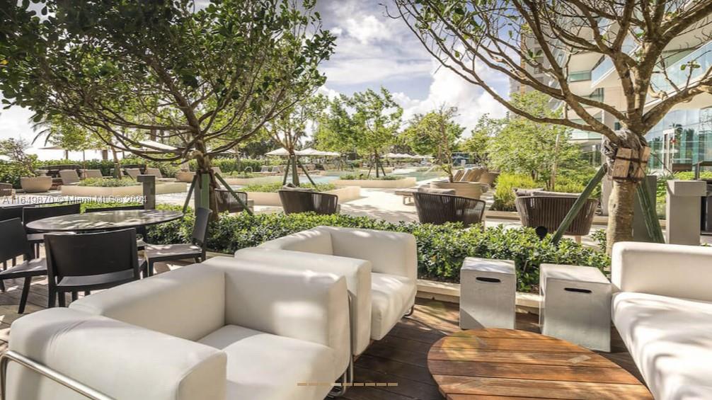 10201 Collins Ave # 905