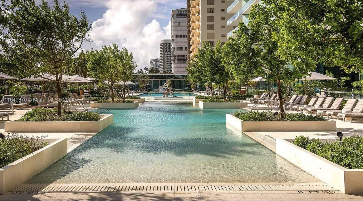 10201 Collins Ave # 905